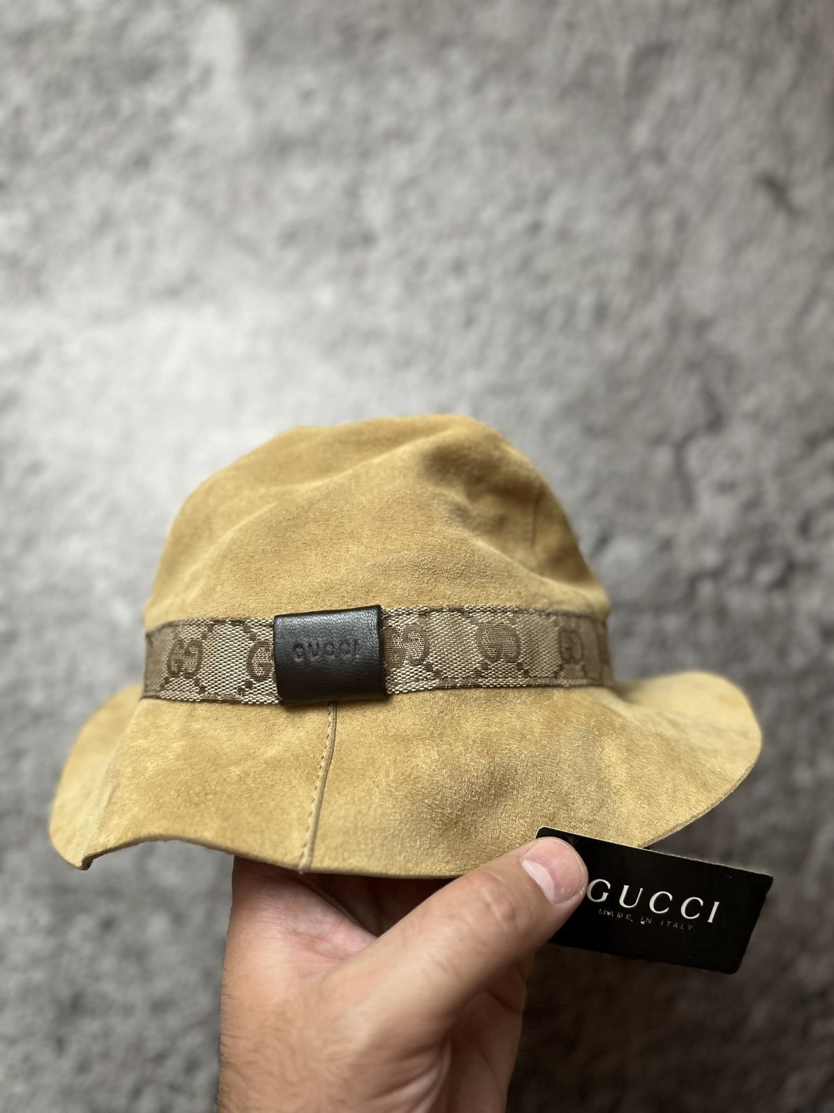 Gucci NEW WITH TAGS SIZE SMALL Gucci bucket suede bucket hat Size ONE SIZE - 1 Thumbnail
