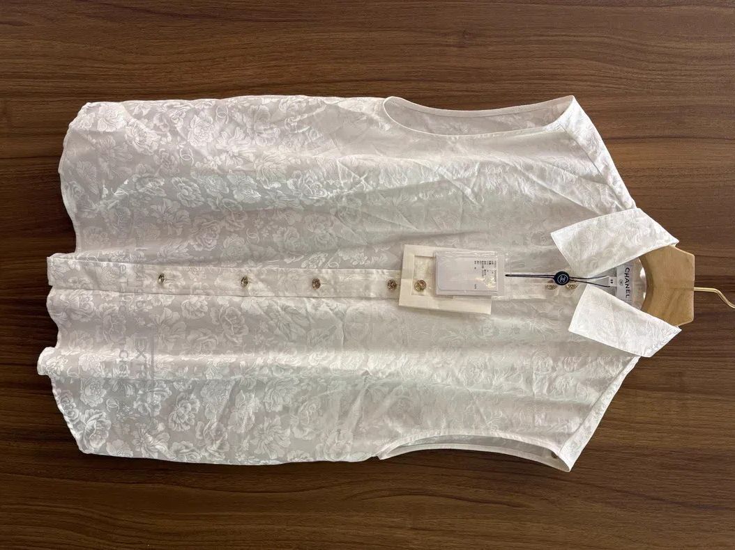 Chanel Chanel Three-dimensional camelia sleeveless shirt Size XS / US 0-2 / IT 36-38 - 1 Thumbnail