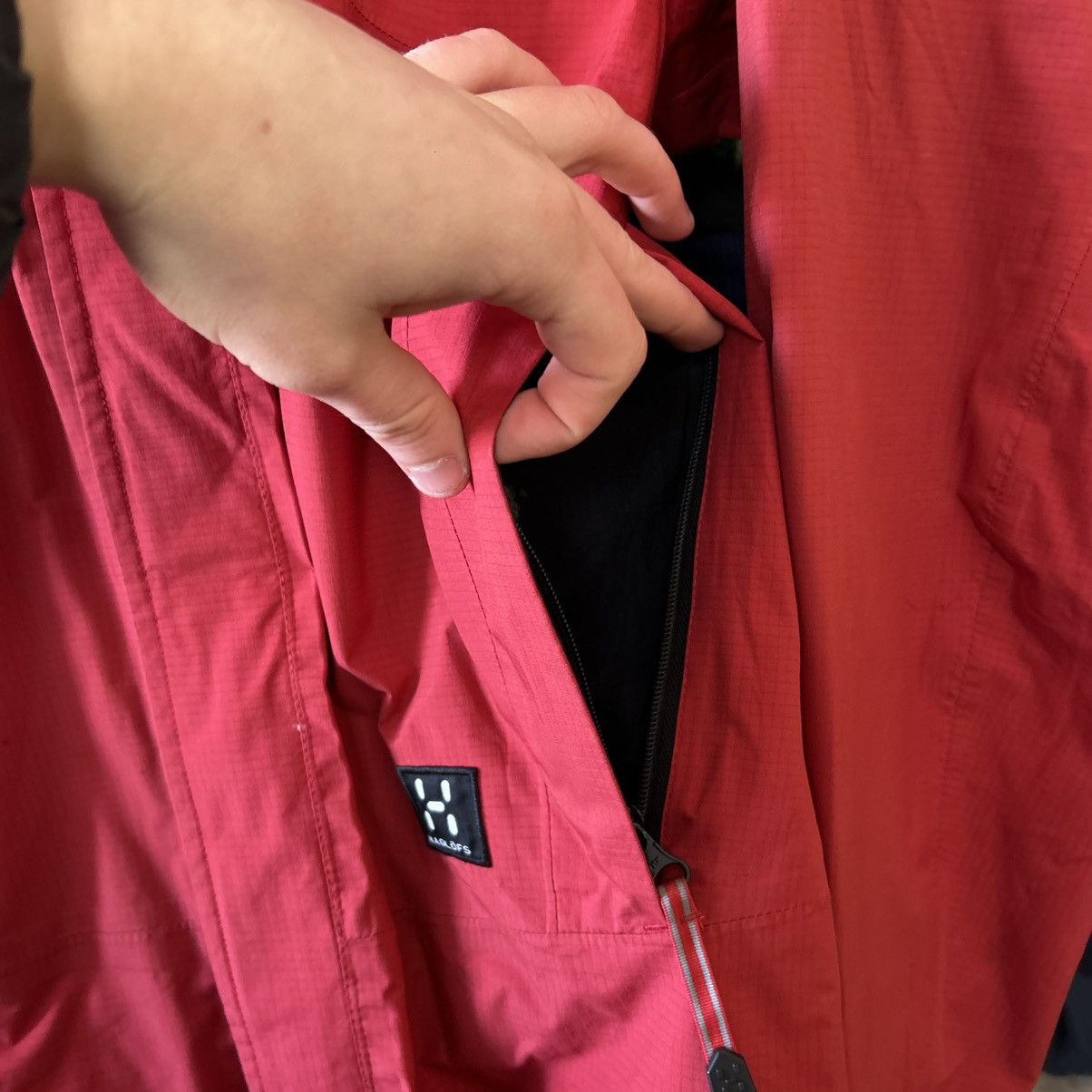Haglofs Womens Haglofs Small logo outdoor Gorpcore waterproof jacket Size S / US 4 / IT 40 - 4 Thumbnail