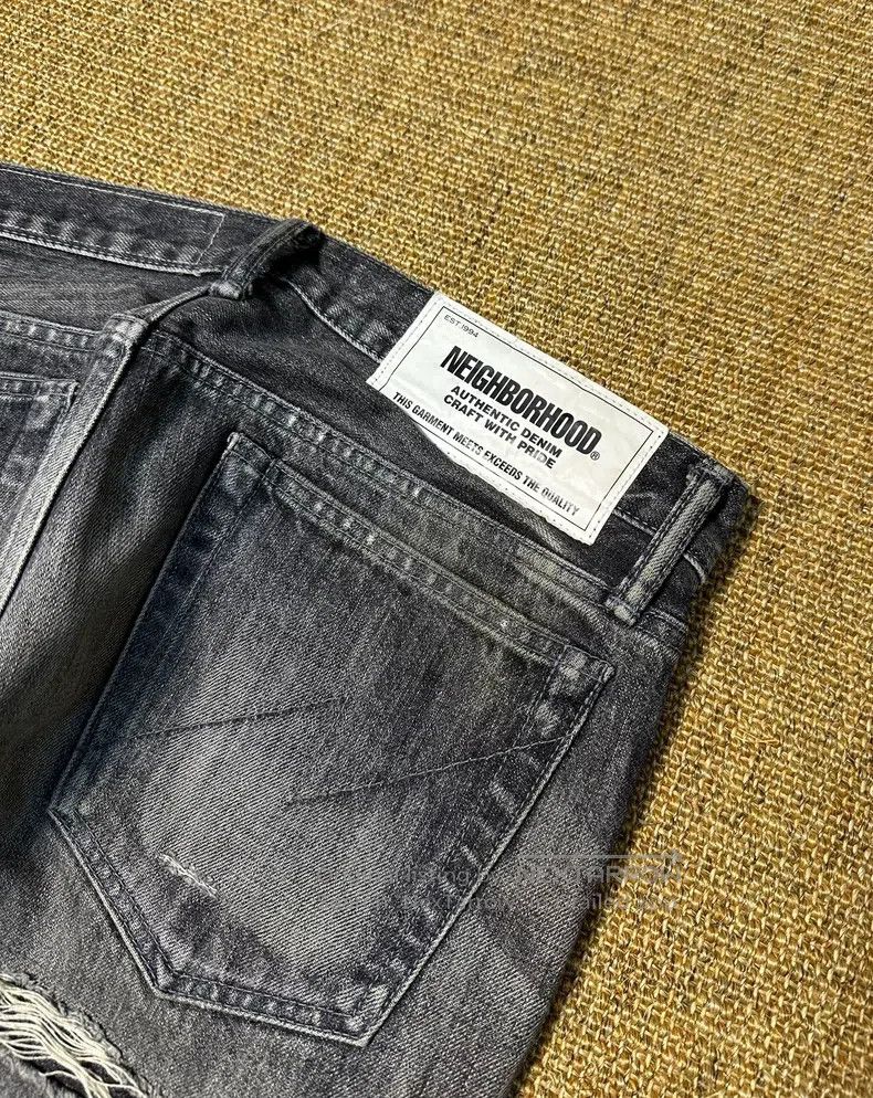 Neighborhood Neighborhood size M Jeans Size US 27 - 7 Thumbnail