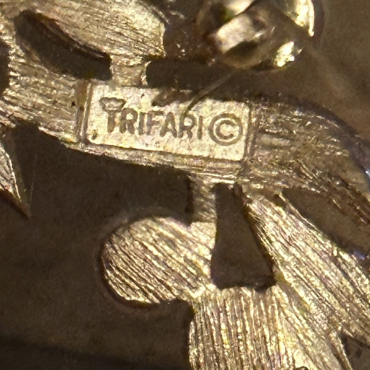 Vintage Vintage Crown Trifari gold tone pearl wreath Size ONE SIZE - 3 Thumbnail