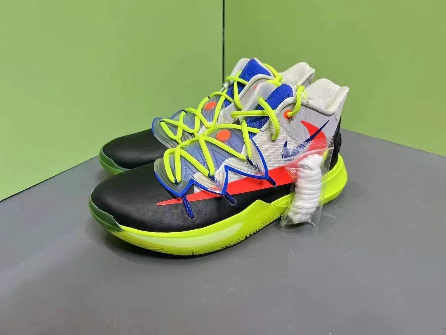 Nike Nike Kyrie 5 Basketball Shoes K15 Size US 12 / EU 45 - 1 Thumbnail