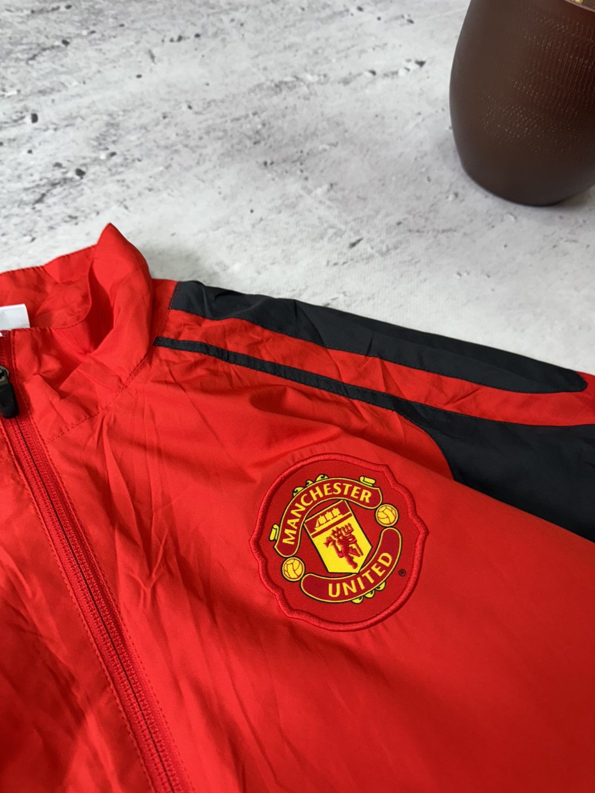 Nike × Vintage NIKE MANCHESTER UNITED VINTAGE BASIC LOGO BAGGY LIGHT JACKET Size US XL / EU 56 / 4 - 6 Thumbnail