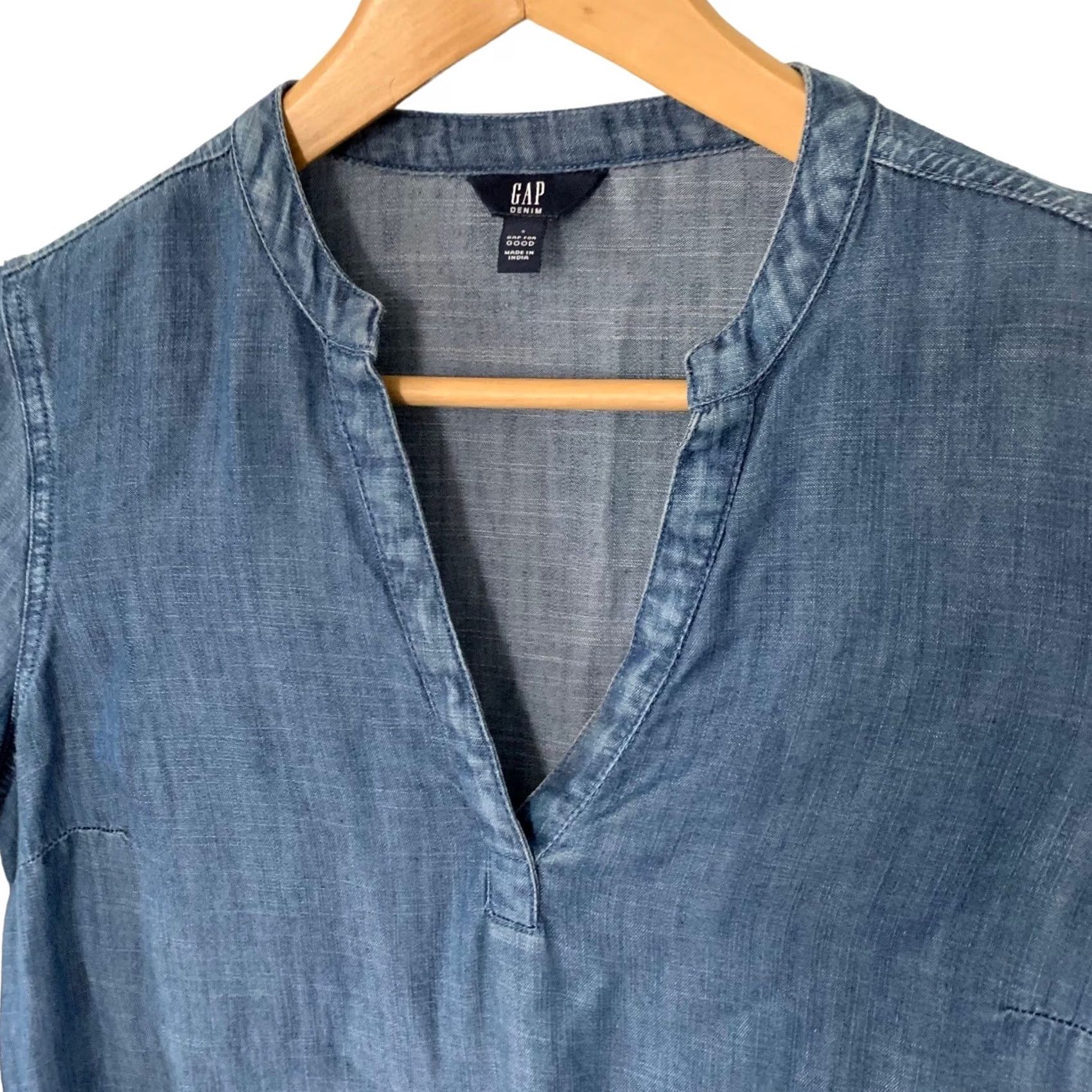 Gap Gap Womens Blue Chambray Denim Top Sz Small Bell Sleeve V-Neck Boho Size S / US 4 / IT 40 - 2 Thumbnail