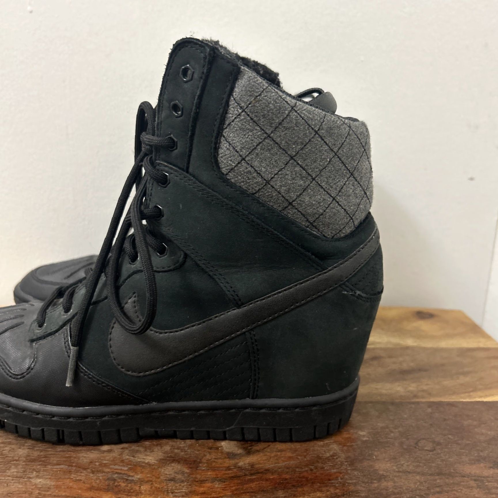 Nike Nike Dunk Sky High SneakerBoot Womens 9 Black Winter Boots 2014 Nike Dunk 684954-002 Sneaker High Top Boots Womens Mens Girls Size US 7 / IT 37 - 6 Thumbnail