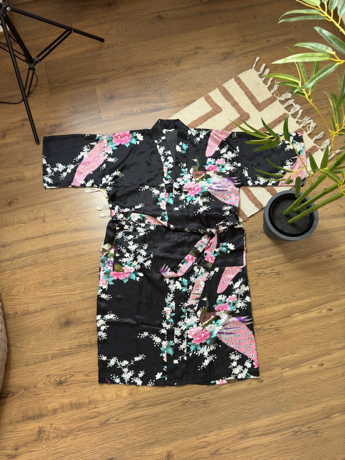 Vintage VINTAGE JAPANESE SAKURA BATHROBE / ROBE / KIMONO Size S / US 4 / IT 40 - 2 Thumbnail