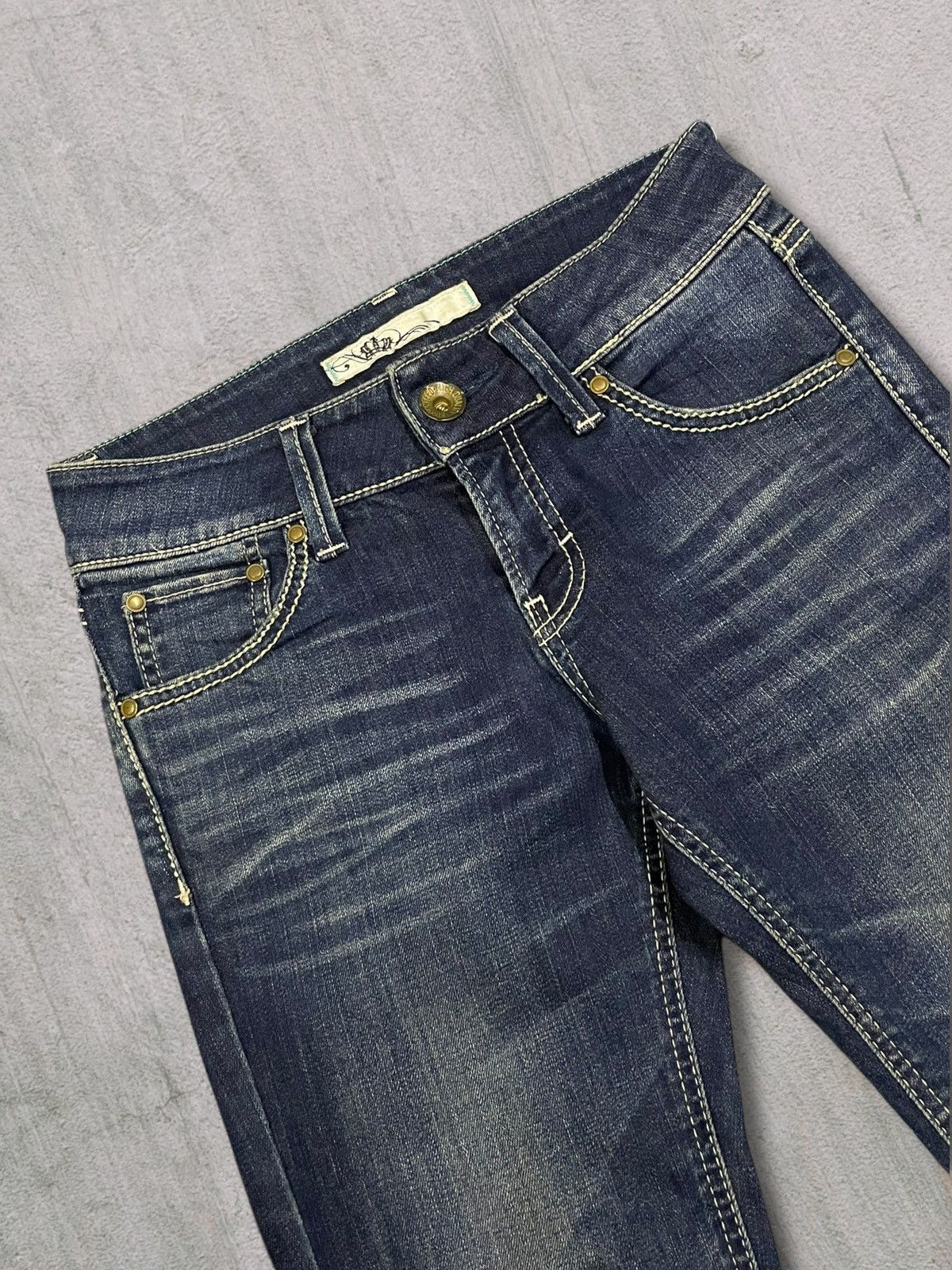 Japanese Brand Vintage Japanese Y2K Women’s Low Rise Bootcut Dark Jeans Size 28" / US 6 / IT 42 - 6 Thumbnail