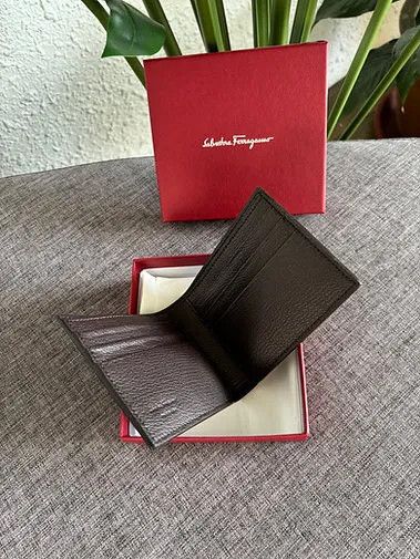 Salvatore Ferragamo o1s1rm0924 Size: OS / Leather Wallet in Black Size ONE SIZE - 4 Thumbnail