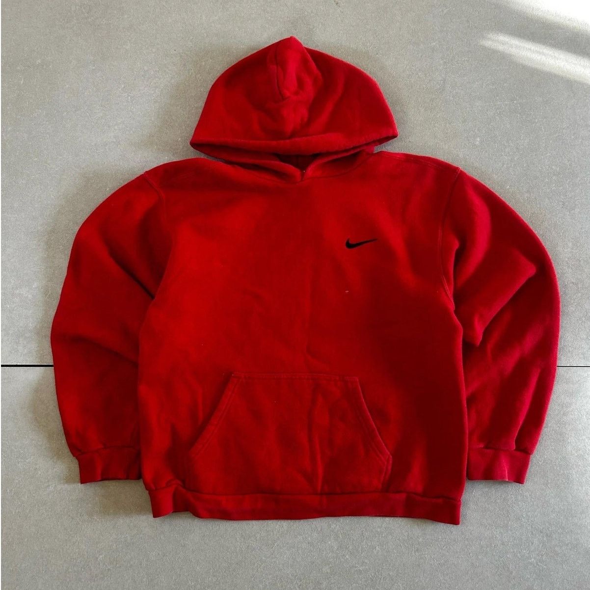 Nike 90s Vintage Nike Embroidered Red Hoodie Size XL Size XL / US 12-14 / IT 48-50 - 1 Thumbnail
