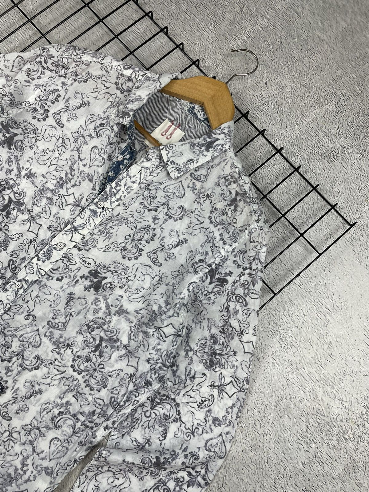 Diesel × Diesel Black Gold × Vintage Vintage Diesel Rare Abstract Light Weight Mens Button Shirt Size US L / EU 52-54 / 3 - 2 Thumbnail