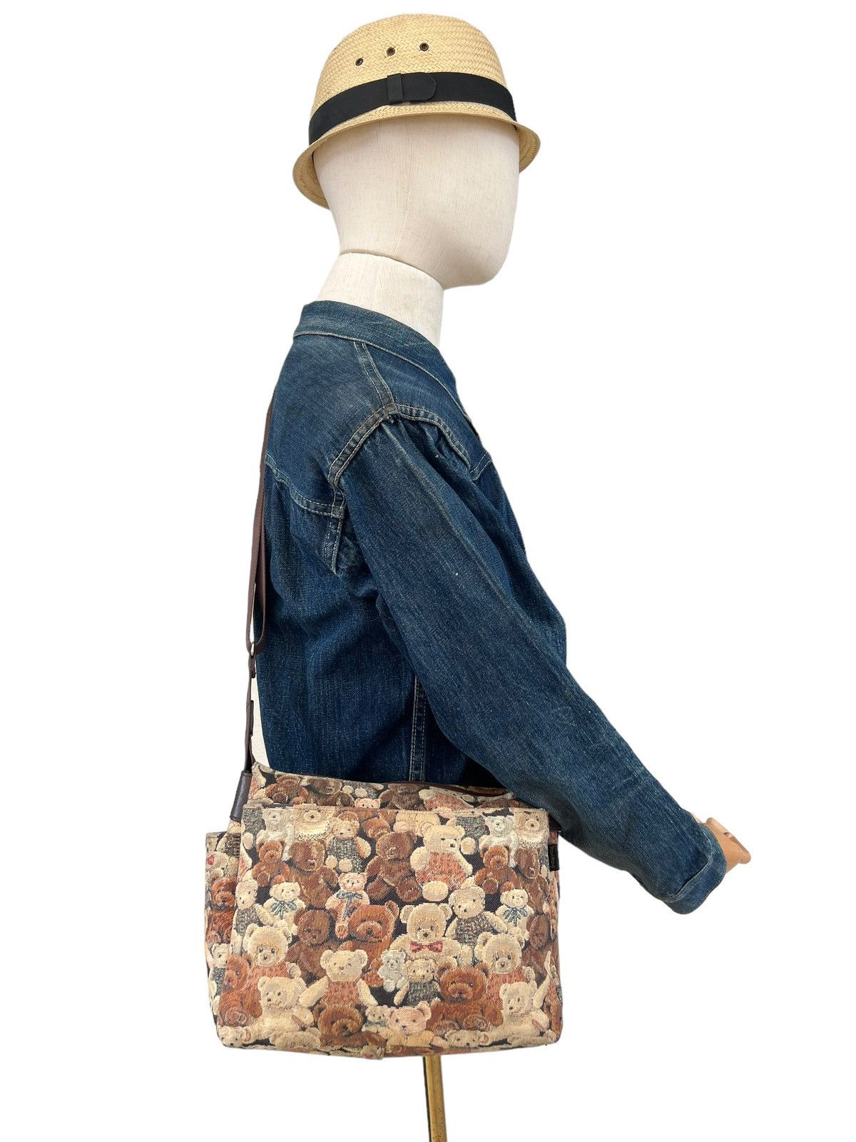 Vintage Yamatoya Tokyo Ravi Ravi Jacquard Bears Sling Bag, Men's