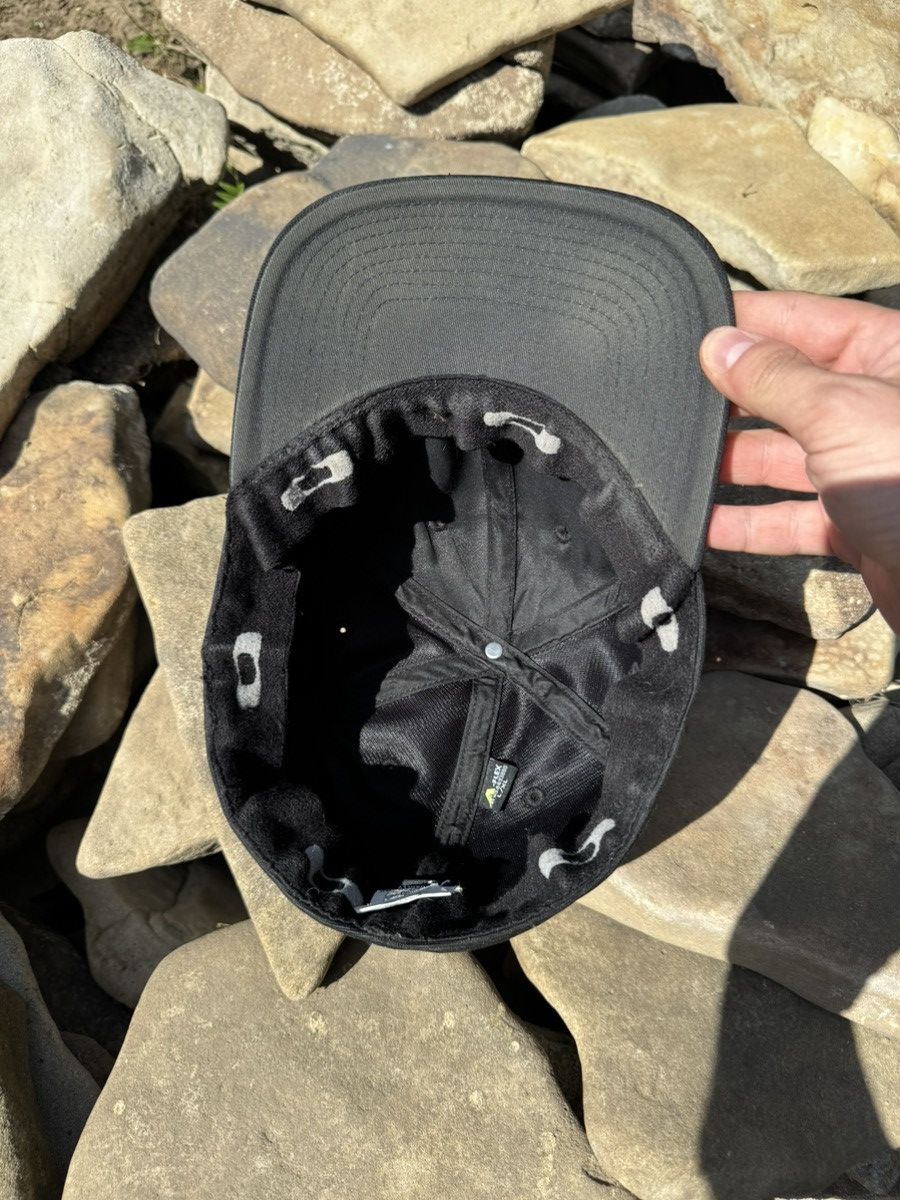 Vintage Vintage Oakley Metal logo Y2k Cap Size ONE SIZE - 6 Thumbnail