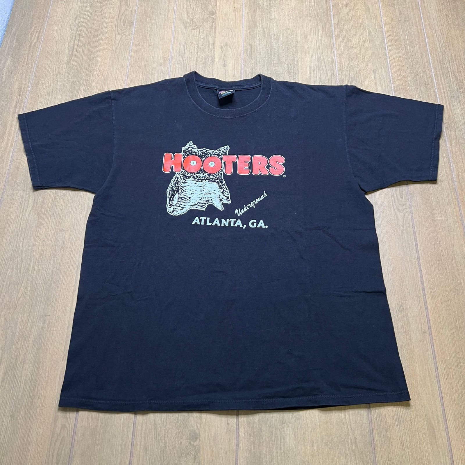 Soffe Vintage 90s Hooters Underground Atlanta, GA Logo T-Shirt XL Size US XL / EU 56 / 4 - 2 Thumbnail