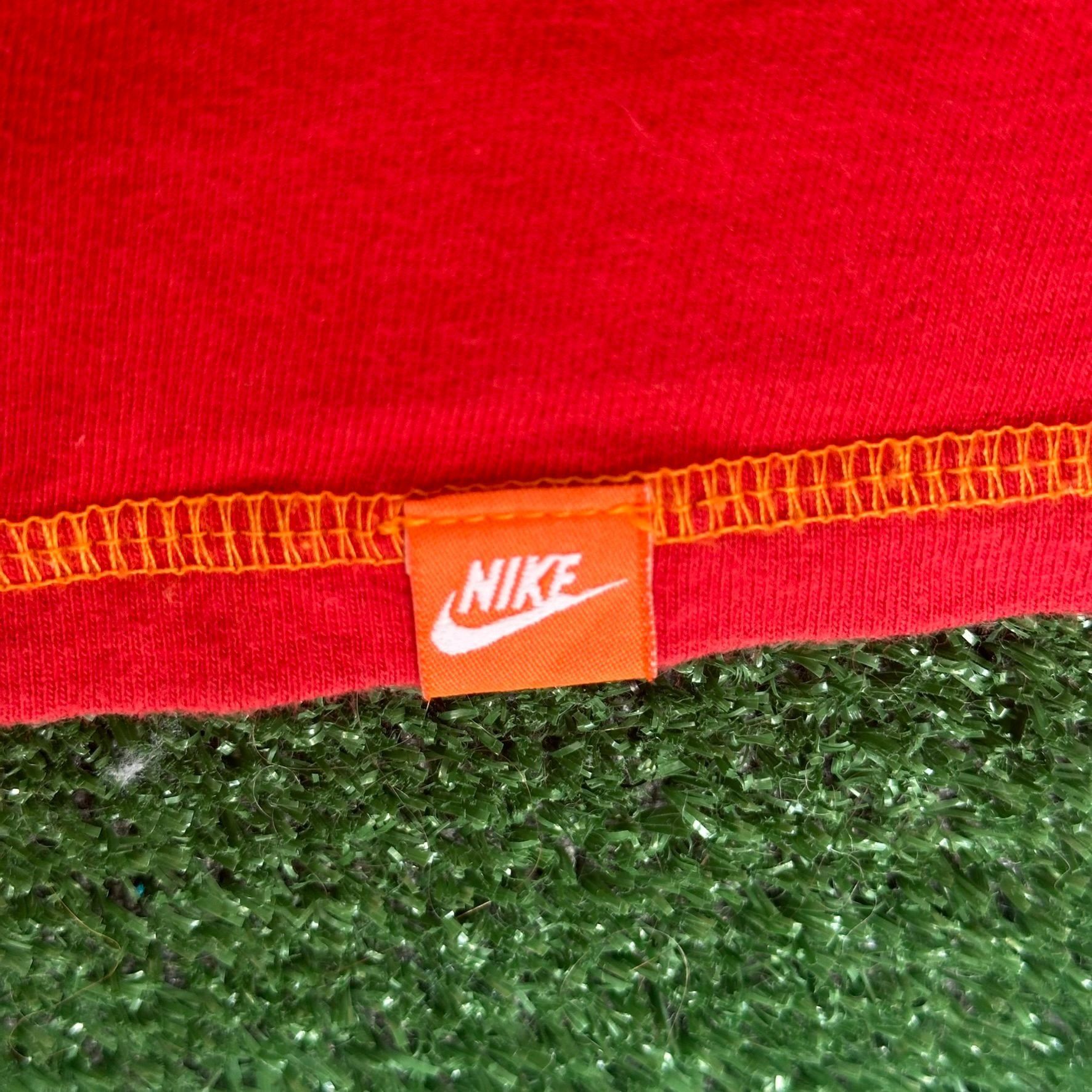 Nike Vintage Y2K Nike Center Swoosh Muscle Shirt Sleeveless Tank Size US L / EU 52-54 / 3 - 3 Thumbnail