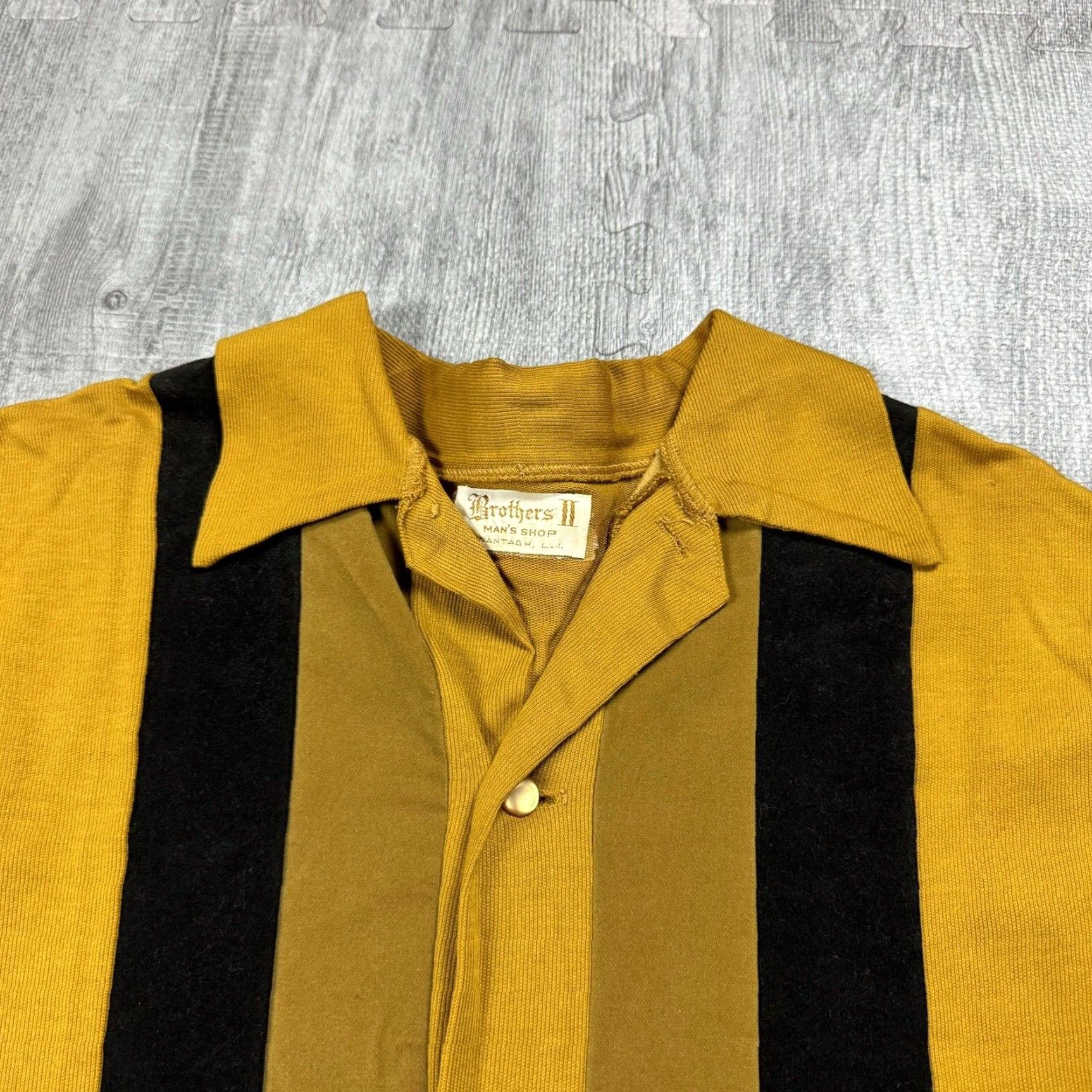 Vintage VINTAGE BROTHERS II 1960s GOLD CAMP COLLAR KNIT CARDIGAN PULLOVER LONG SLEEVE MEN'S SIZE L MOD/GO GO Size US L / EU 52-54 / 3 - 2 Thumbnail