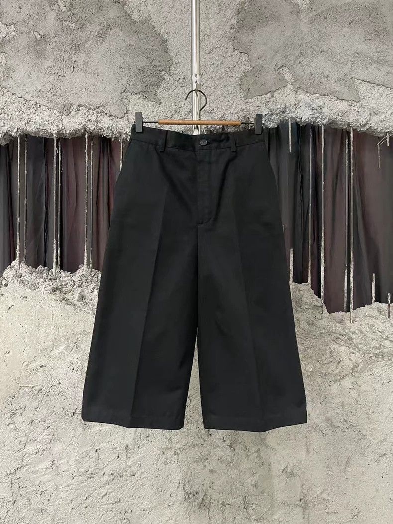 Balenciaga Balenciaga Solid black cropped suit shorts Size US 37 - 2 Thumbnail