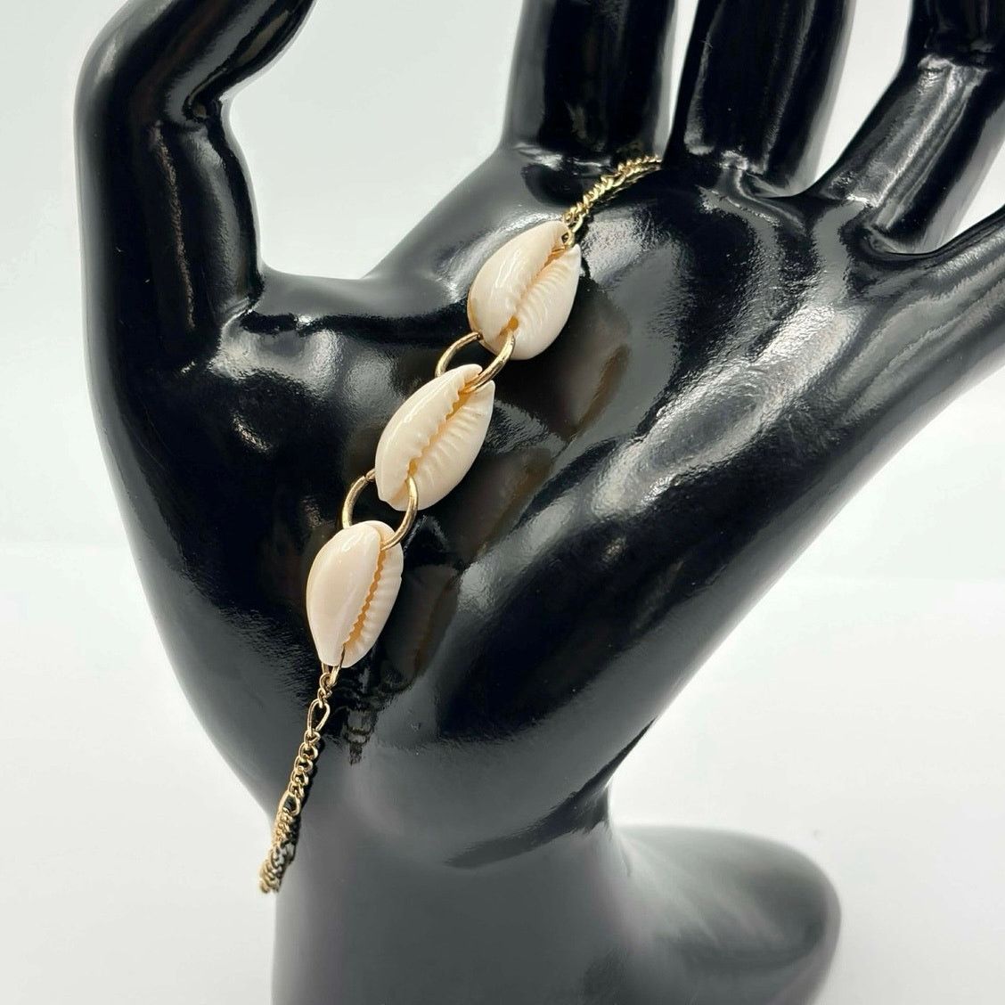 Other Gold & Cream Cowrie Anklet Size ONE SIZE - 1 Thumbnail