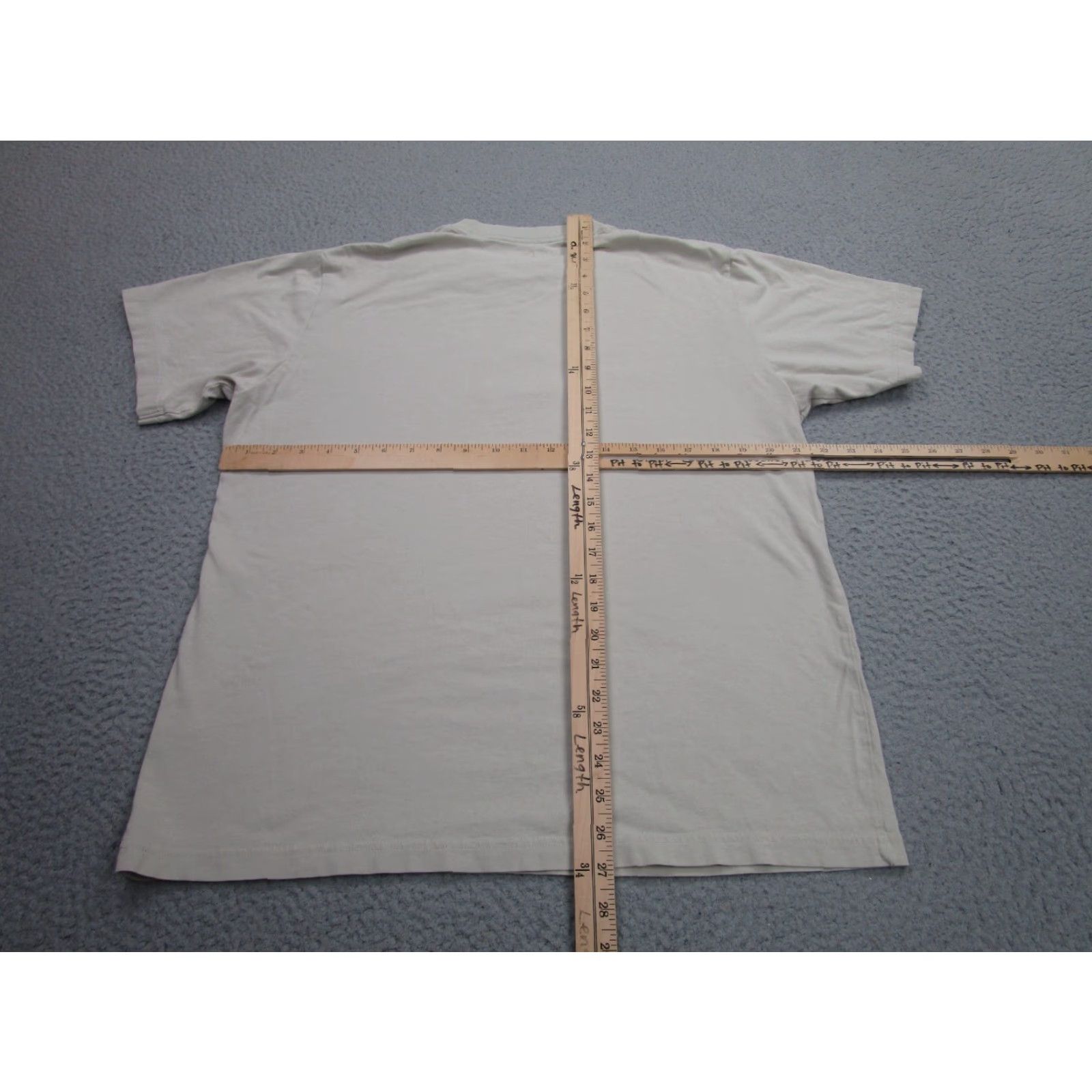 Uniqlo Uniqlo Keith Haring Shirt Mens Large Beige Graphic Tee UT Crew Neck Short Sleeve Vintage N/A Size US L / EU 52-54 / 3 - 7 Thumbnail