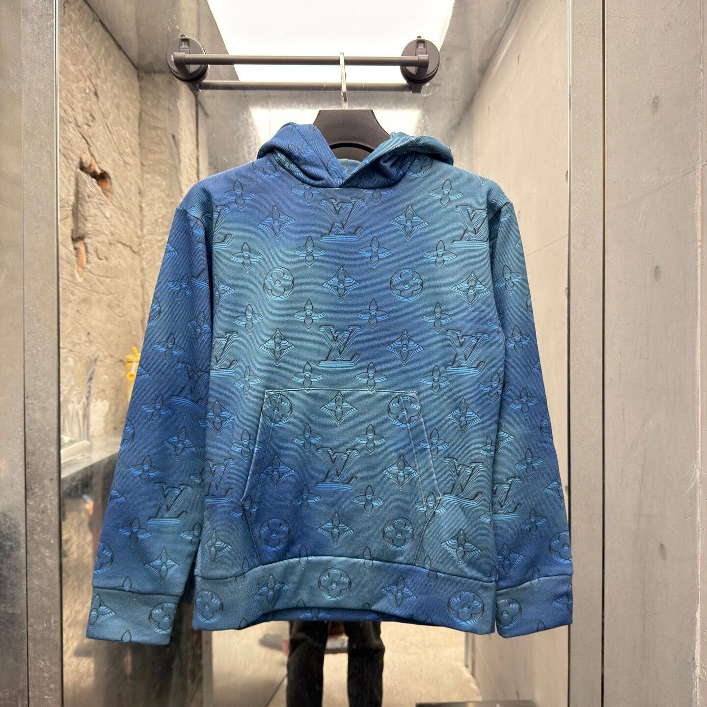 Louis Vuitton Louis Vuitton Hoodie XS Men Size US XS / EU 42 / 0 - 1 Thumbnail
