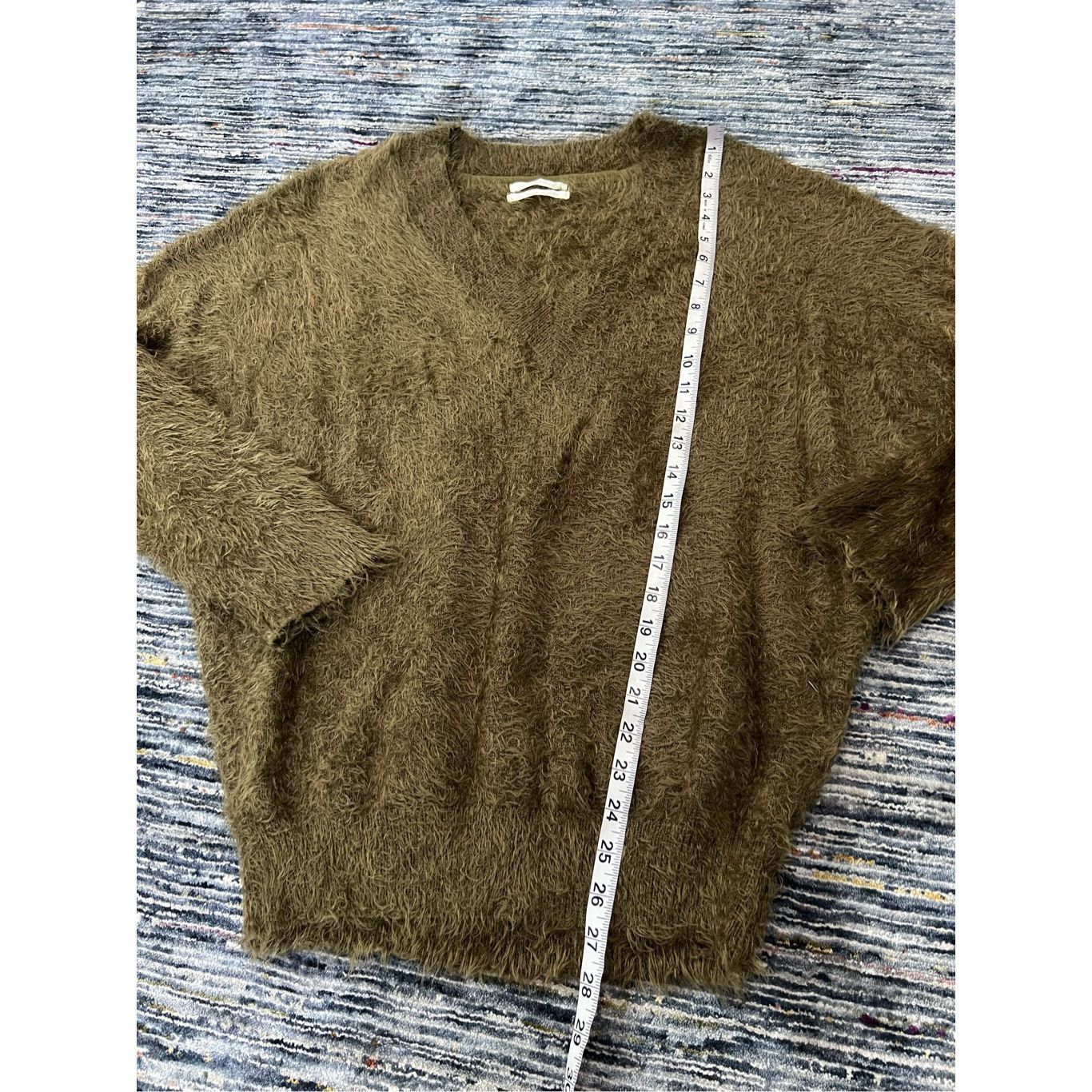 Urban Outfitters Urban Outfitters olive green v neck fuzzy sweater size S Size S / US 4 / IT 40 - 7 Thumbnail