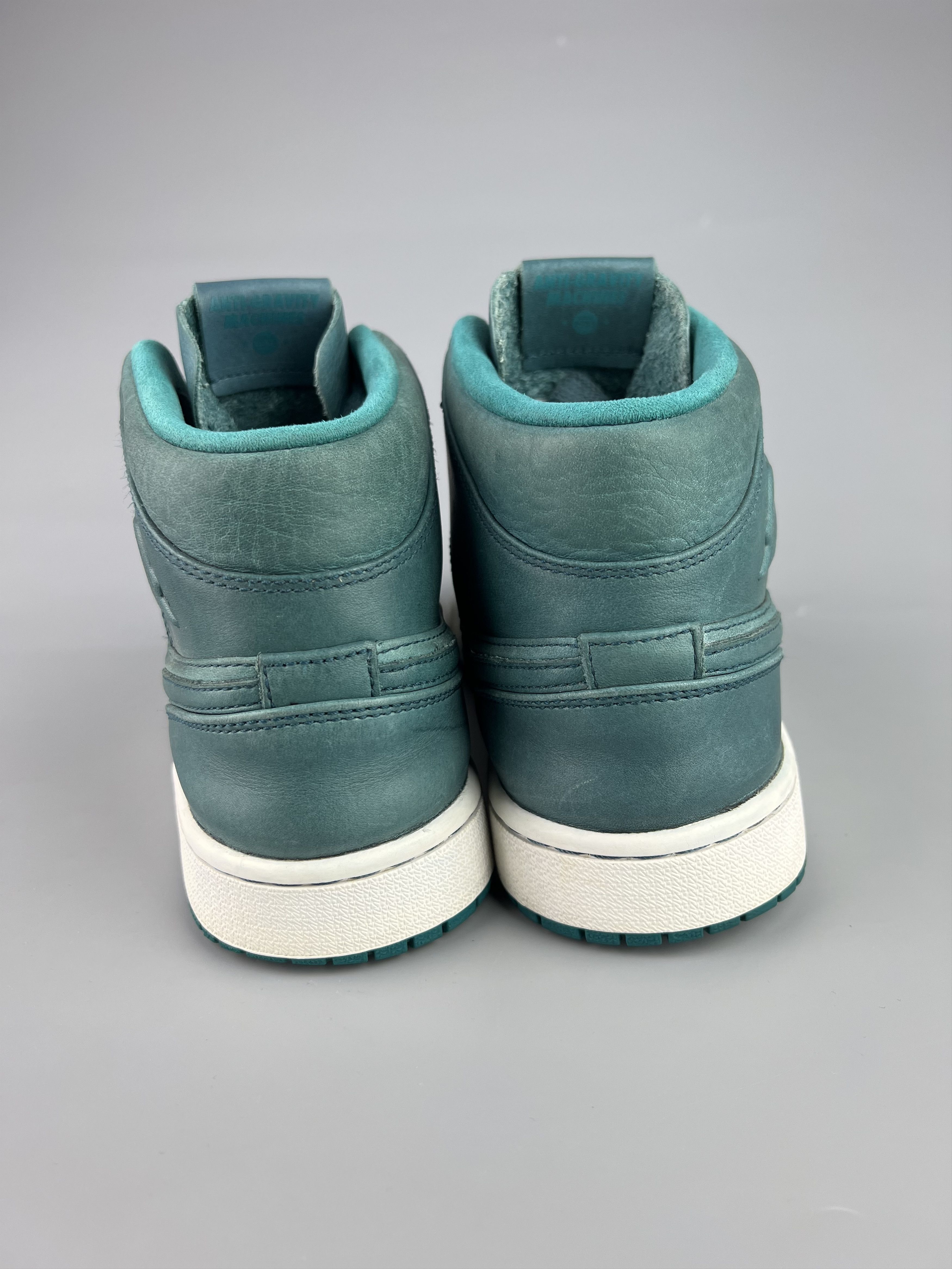 Jordan Brand 2014 Nike Air Jordan 1 Retro Mid Nouveau Teal Green US10 Size US 10 / EU 43 - 3 Thumbnail