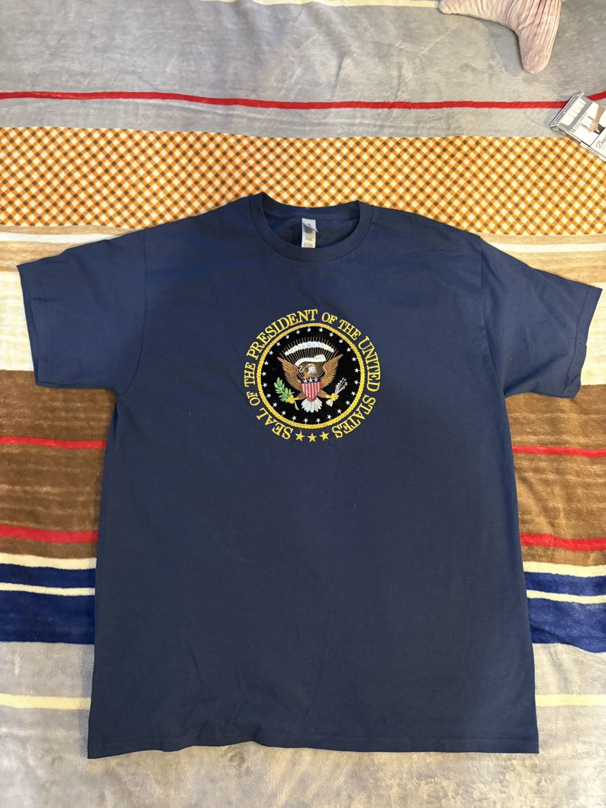 Gildan “Vintage USA Presidential Seal Tee / Streetwear Graphic Size US L / EU 52-54 / 3 - 3 Thumbnail
