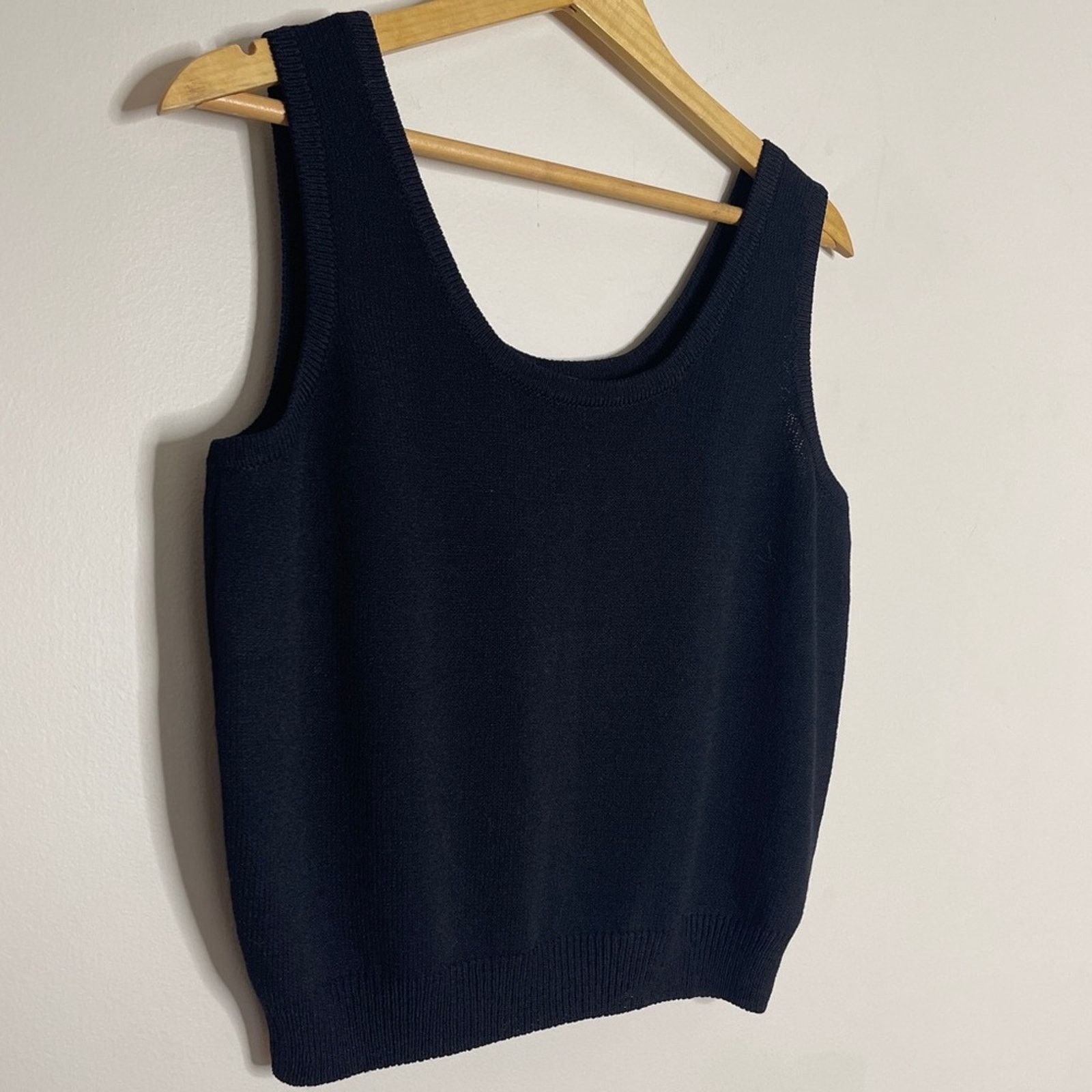 St. John St. John Basics Santana Knit Sleeveless Scoop Neck Sweater Size M / US 6-8 / IT 42-44 - 2 Thumbnail