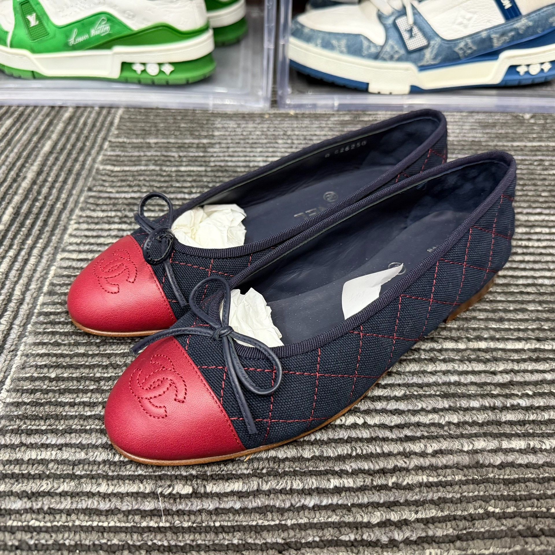 Chanel Chanel Lowtop Sneakers us_6 Women Size US 6 / IT 36 - 1 Thumbnail