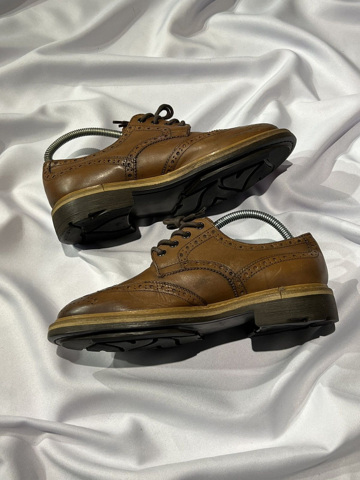 Vintage WINGTIP SHOES LEATHER MADE IN ROMANIA MISSING BRAND Size US 6 / EU 39 - 5 Thumbnail