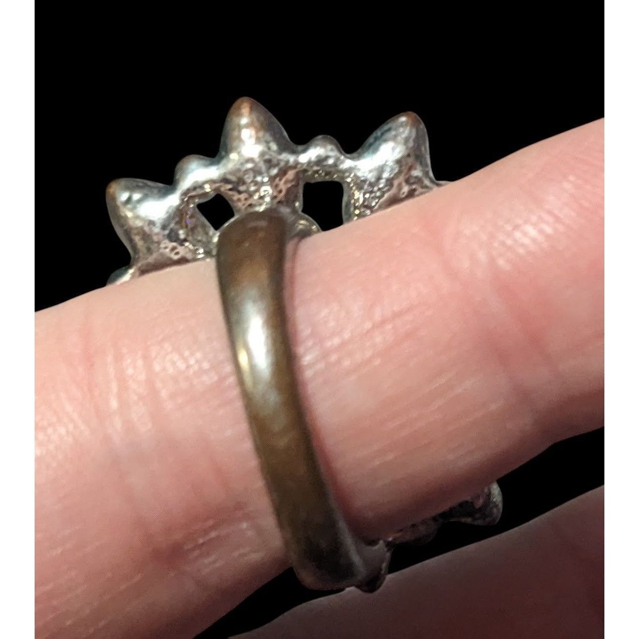 Other Black And Silver Tone Rhinestone Flower Ring Size 8 Size ONE SIZE - 7 Thumbnail