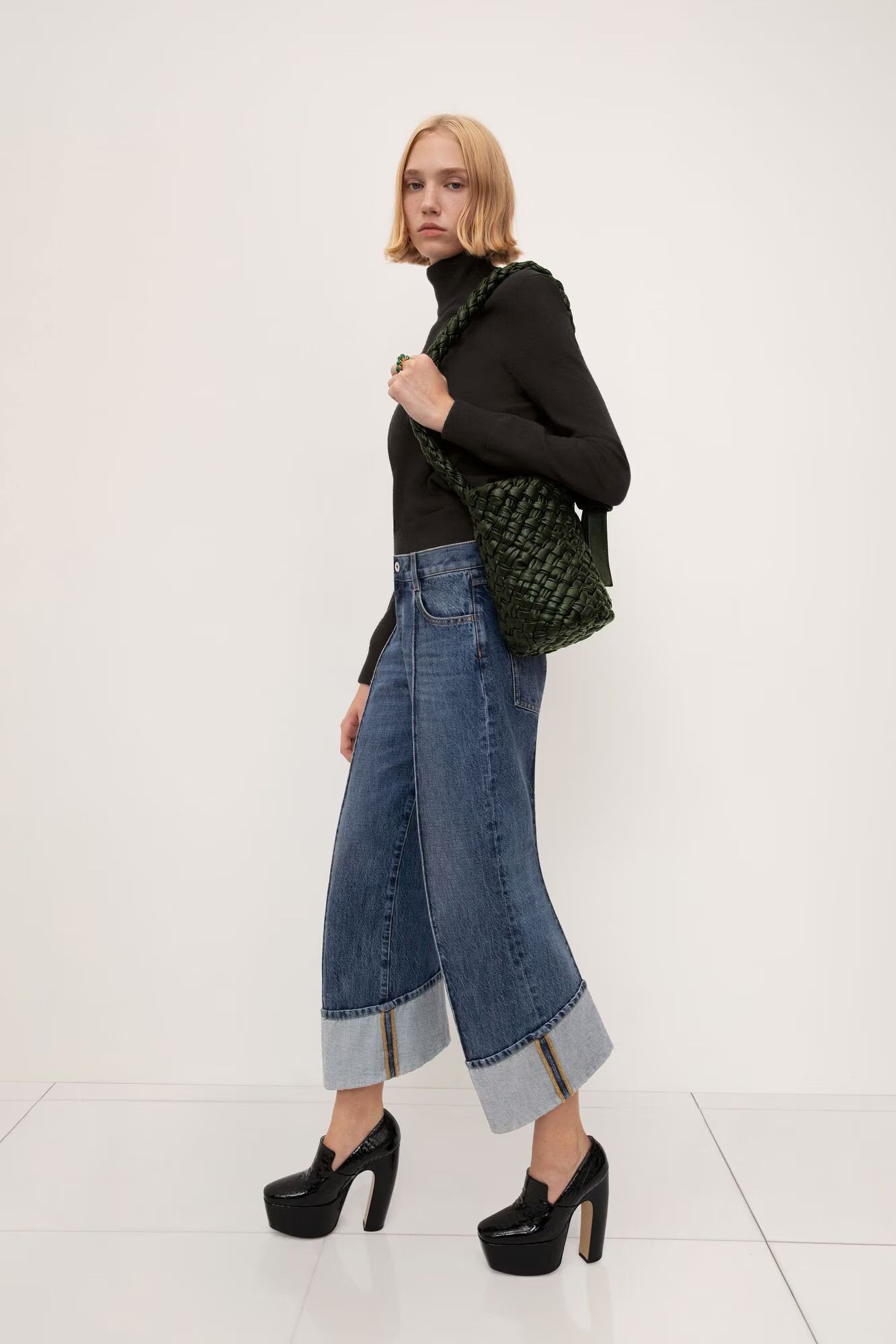 Bottega Veneta Mid Blue Curved Shape Cropped Jeans Size 30" / US 8 / IT 44 - 1 Thumbnail