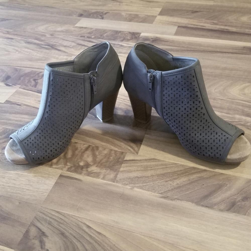 Designer Giani Bernini Memory Foam Peep Toe Size 7 1/2 W Size US 7.5 / IT 37.5 - 4 Thumbnail