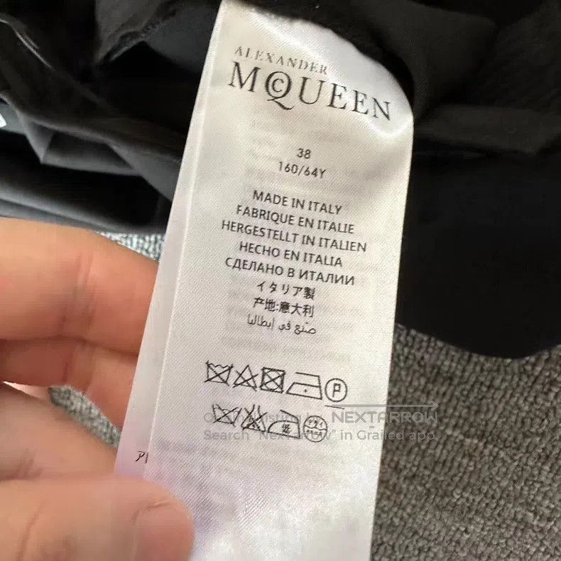 Alexander McQueen Alexander Mcqueen Black wide-leg 9-point trousers Size 25" / US 0 / IT 36 - 5 Thumbnail