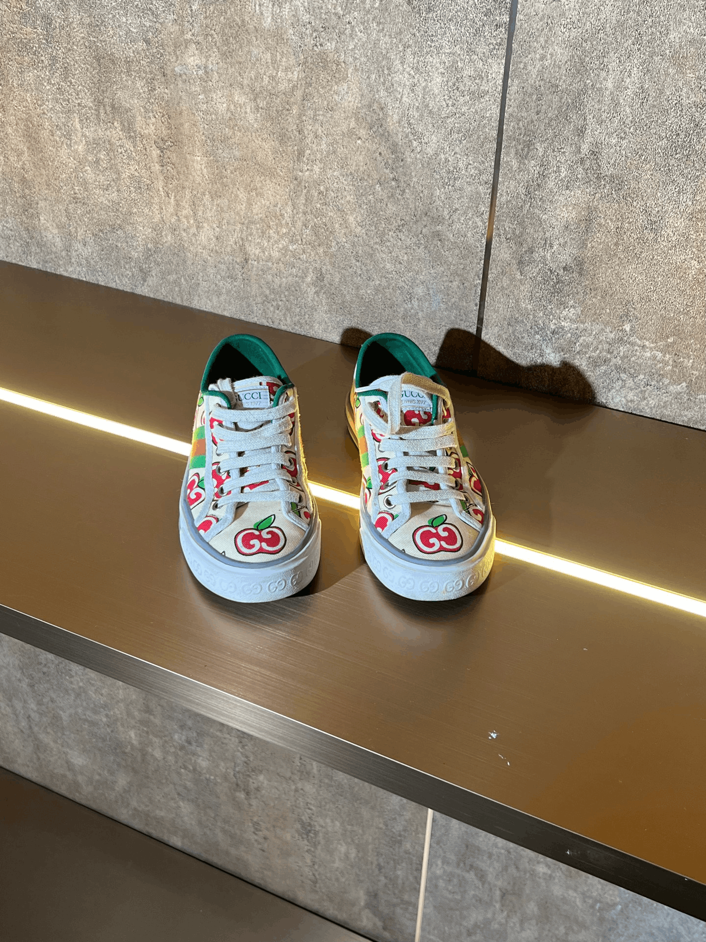 Gucci Gucci Lowtop Sneakers us_5 Women Size US 5 / IT 35 - 1 Thumbnail