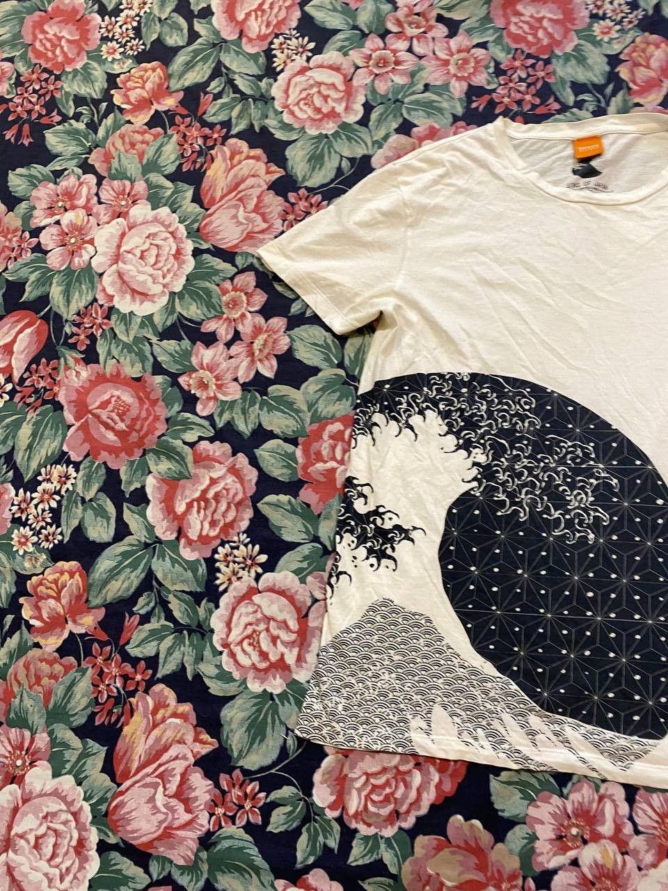 Hugo Boss Vintage white Hugo Boss big print T-Shirt crazy Y2K Size US L / EU 52-54 / 3 - 6 Thumbnail