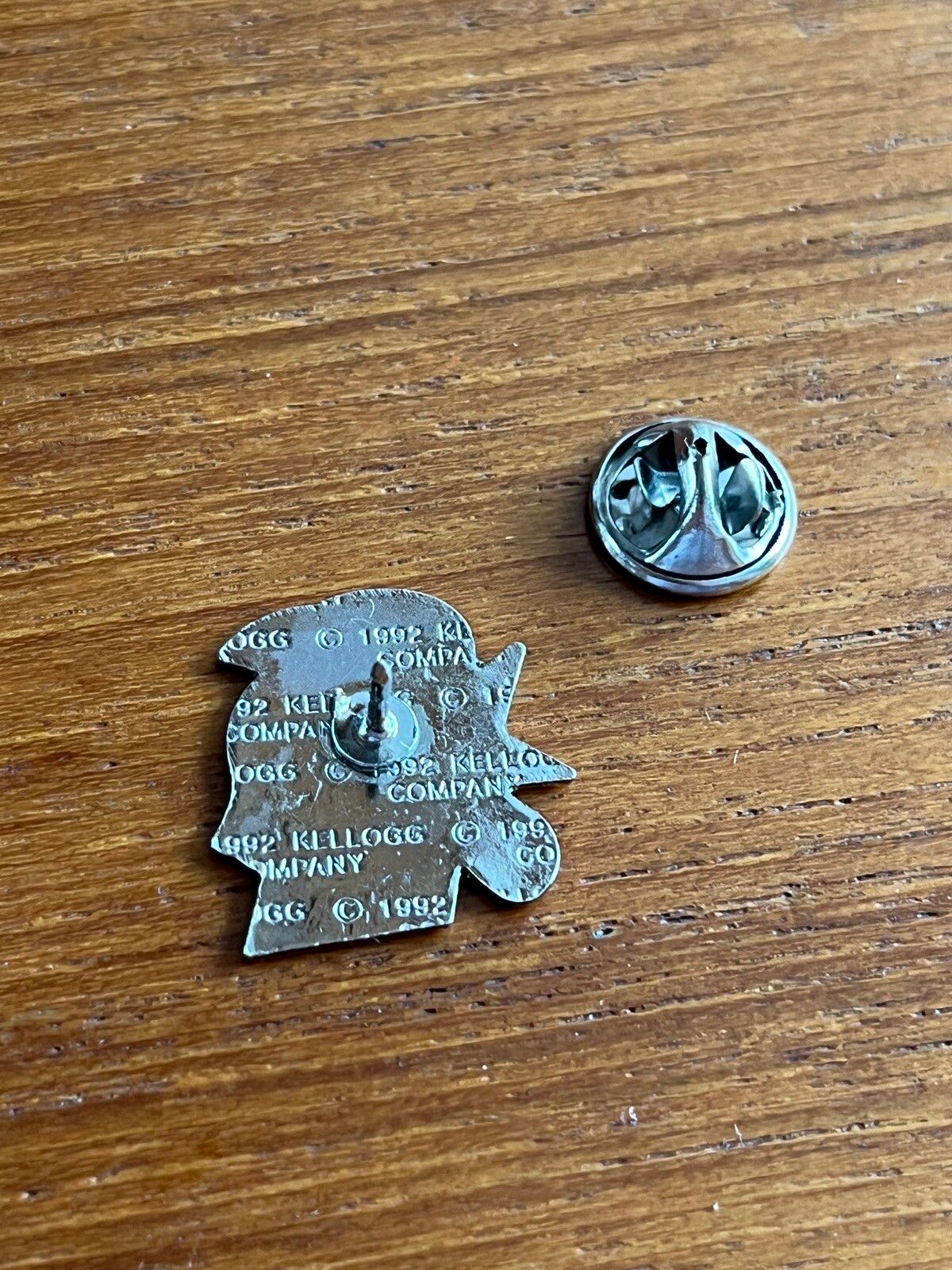 Vintage Kellogg’s logo pin Size ONE SIZE - 5 Preview