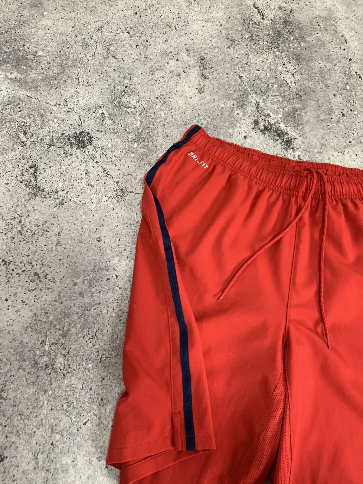 Nike Nike FC Barcelona Vintage Soccer Shorts Size US 34 / EU 50 - 6 Thumbnail