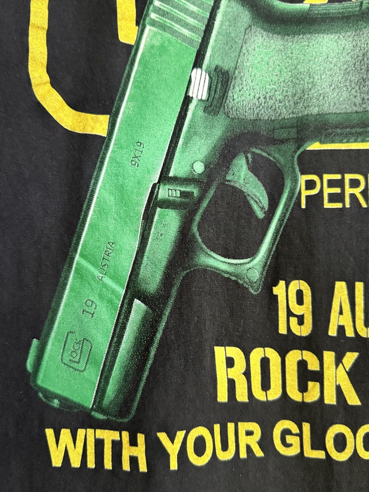 Vintage Vintage Glock Gum Perfection 19 Austria Rock Out Faded Tee Size US S / EU 44-46 / 1 - 4 Thumbnail