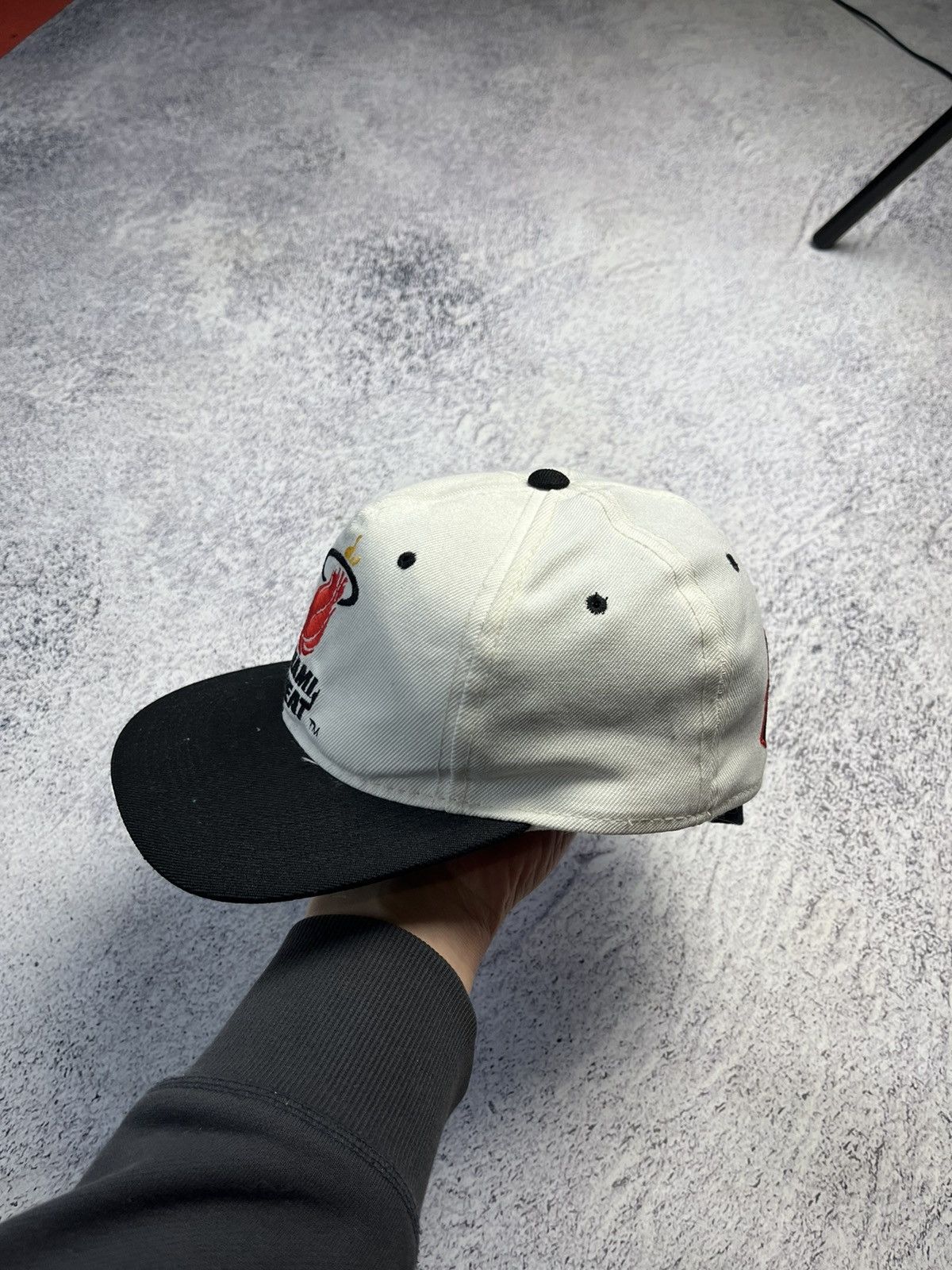 NBA Vintage Miami Heat Cap NBA Streetwear Rare Casual Fan Logo Size ONE SIZE - 9 Thumbnail