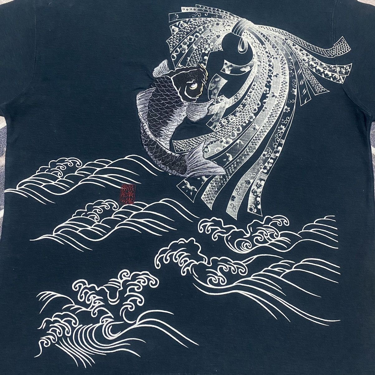 Japanese Brand Rare‼️🔥Karakuri Tamashi Sukajan Embroidery Fish Koi T-Shirt Size US XL / EU 56 / 4 - 6 Thumbnail
