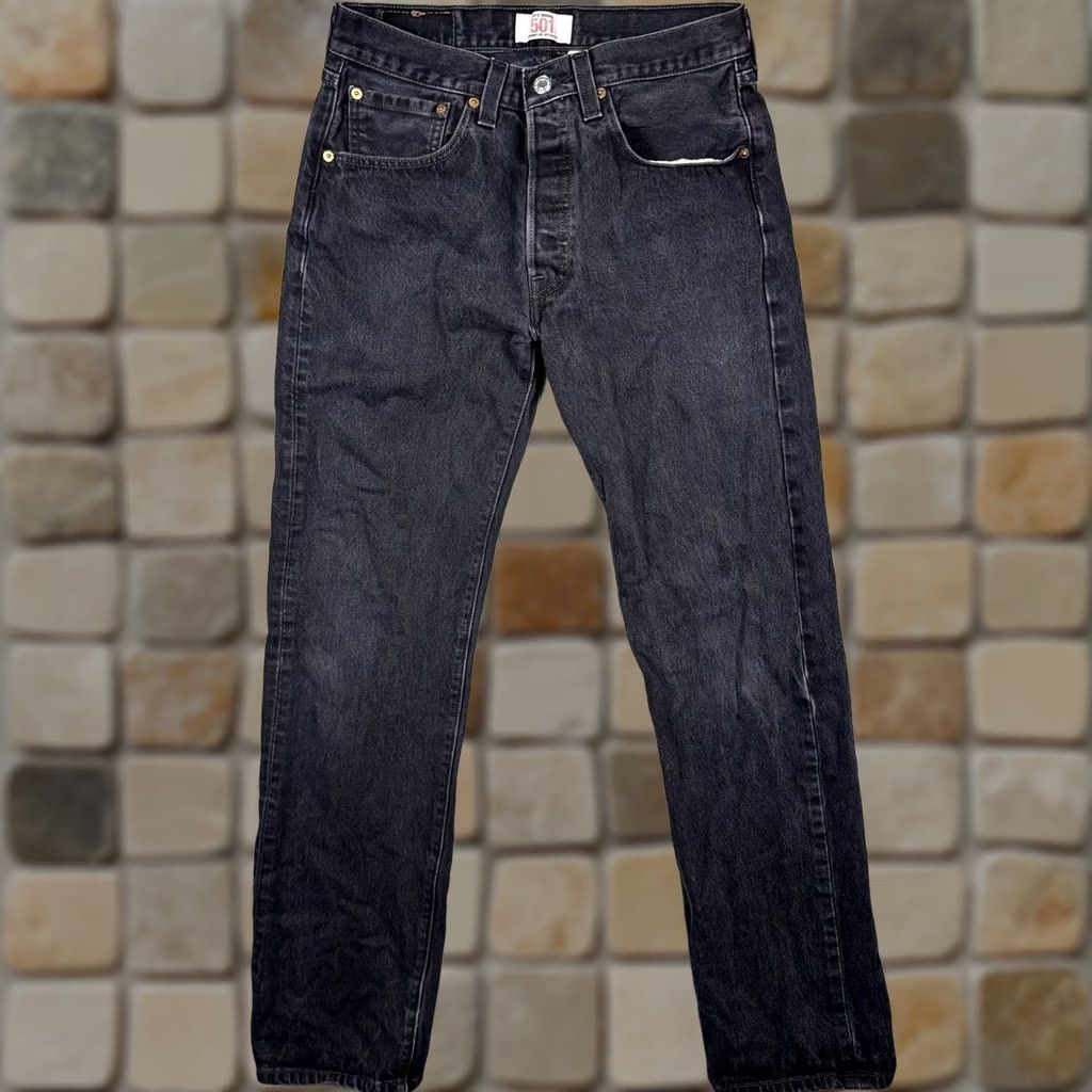 Levi's VINTAGE Levis 501xx Jeans Mens 30x33 Straight Button Fly 90s Grunge Skate Y2K Size US 31 - 1 Thumbnail