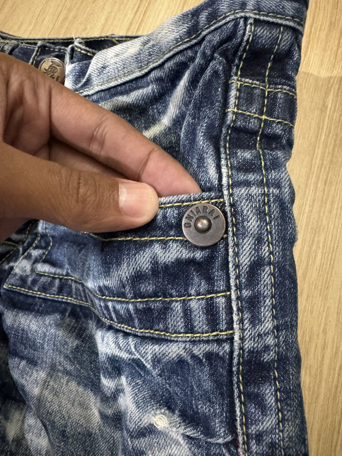 Japanese Brand ONIRAI DISTRESSED BLUE WASH AND UNIQUE FADING PATTERN JEANS Size US 29 - 4 Thumbnail