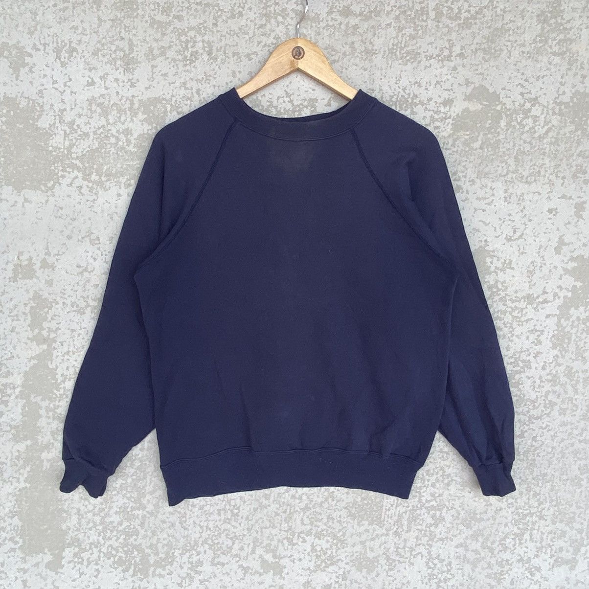 Other Vintage Hanes Crewneck Sweatshirt NavyBlue Pullover Size M Size US M / EU 48-50 / 2 - 1 Thumbnail