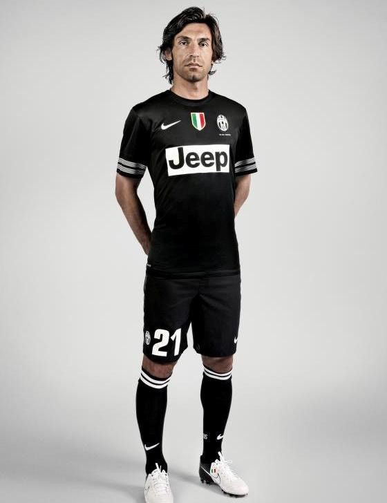 Nike × Vintage JUVENTUS NIKE 2012/2013 FOOTBALL SOCCER AWAY SHORTS Size US 31 - 10 Thumbnail