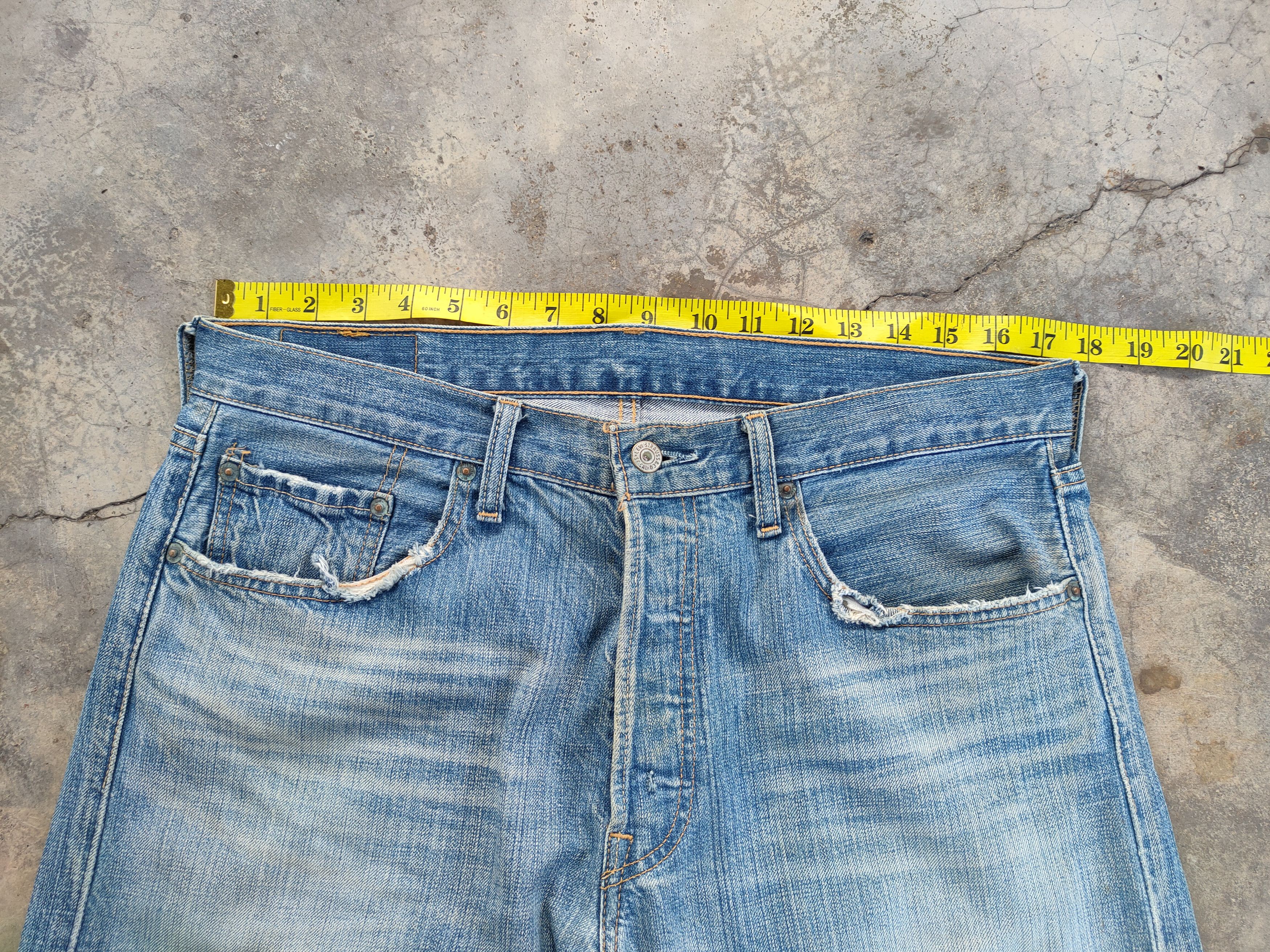 Levi's Vintage Clothing VINTAGE LEVI'S 501 04' FADED RIPPED JEANS DENIM PANTS Size US 35 - 9 Thumbnail