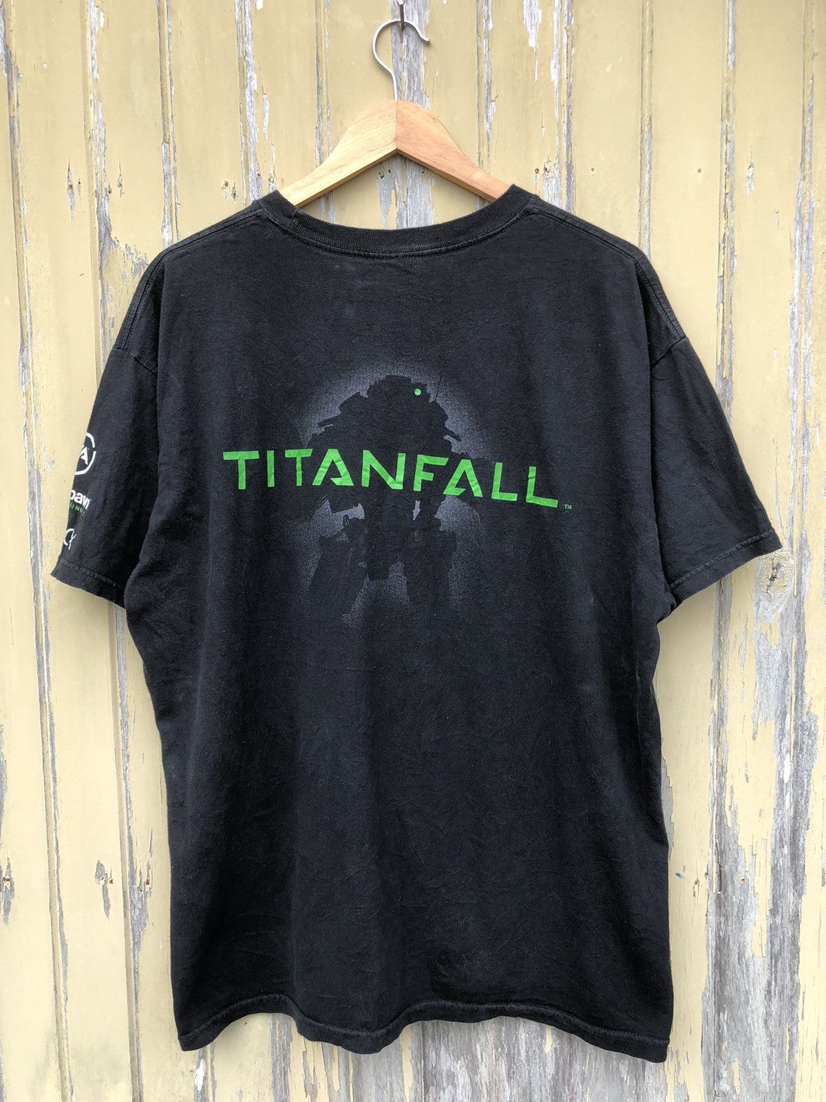 Japanese Brand Vintage Y2K RARE Titanfall EA Xbox Game Promo Tee Size US XL / EU 56 / 4 - 8 Thumbnail