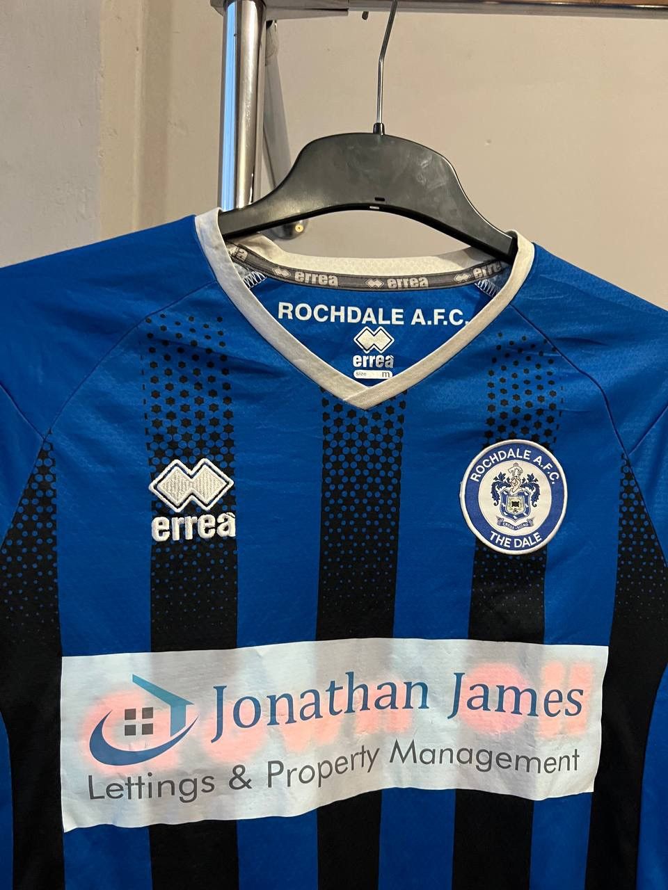 Errea 2018/19 ROCHDALE AFC #3 SPECIAL SOCCER FOOTBALL JERSEY SZ M Size US M / EU 48-50 / 2 - 4 Thumbnail