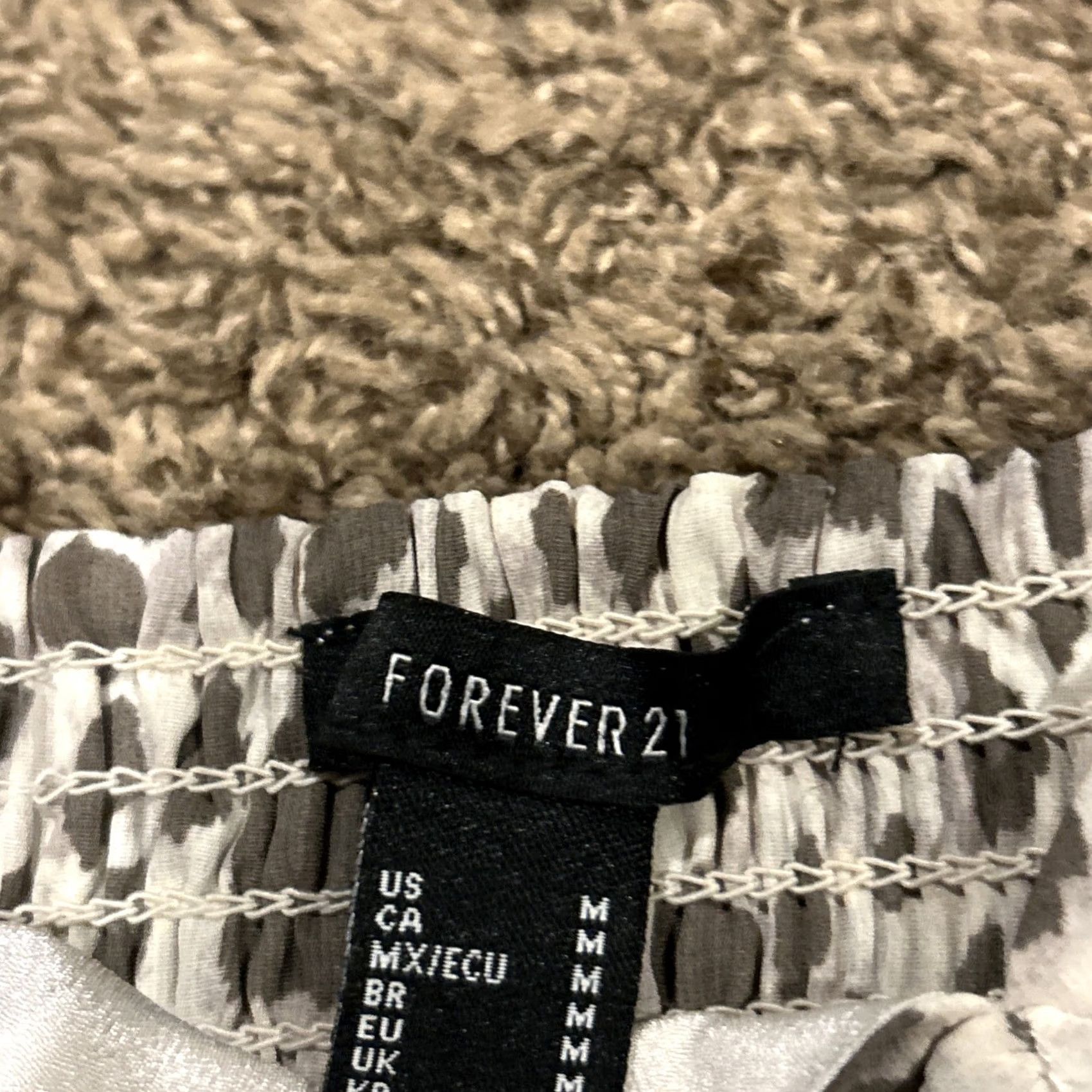 Forever 21 FOREVER 21 Women’s M Polyester Animal Print Halter Top A35 Tank Cropped Sleeveless V-Neck Multicolor Cheetah Tailored Regular Women Mensno Size M / US 6-8 / IT 42-44 - 2 Thumbnail