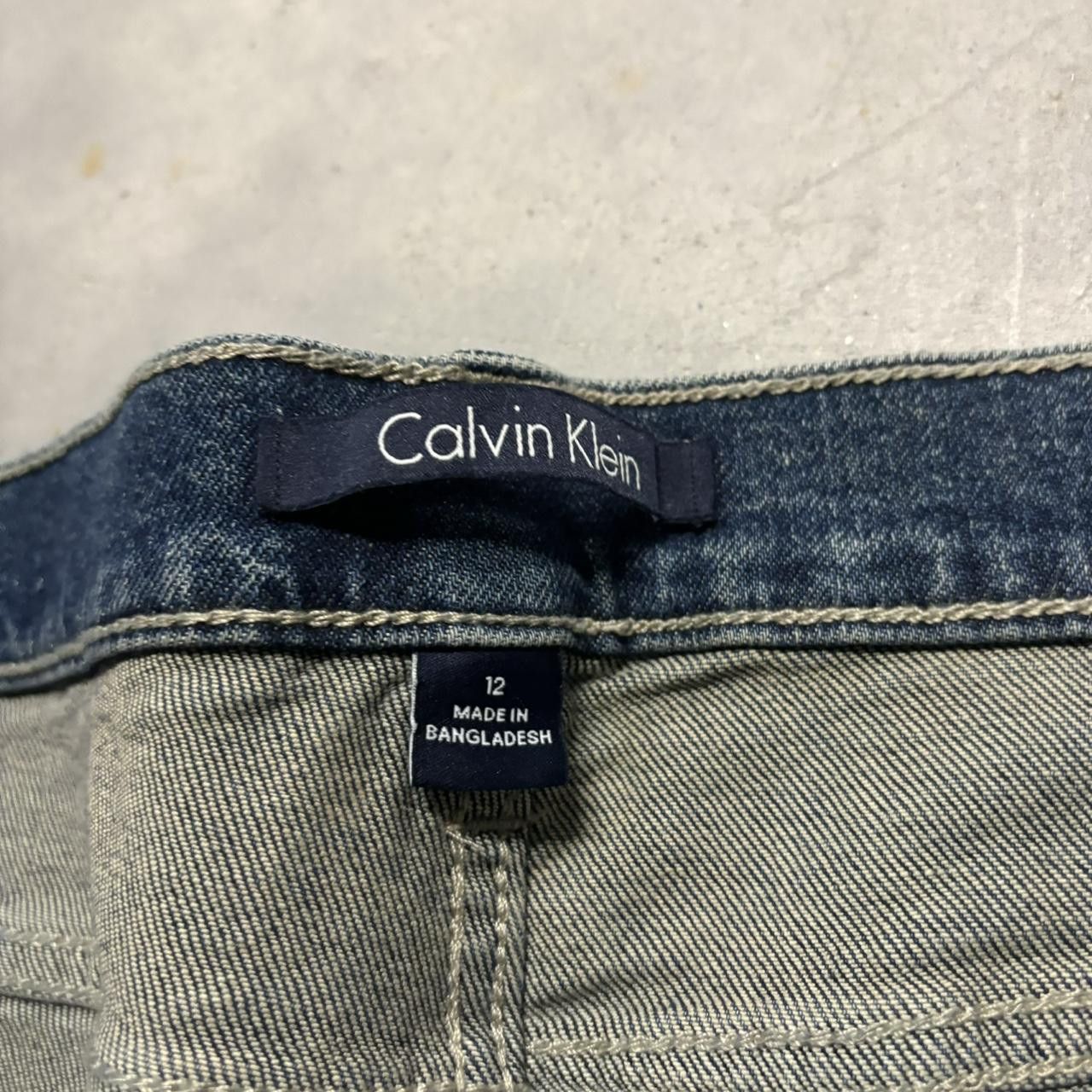Calvin Klein × Vintage Crazy Vintage Y2K/2000s Grunge Dark Wash Calvin Klein Essential Denim Jeans! Size US 33 - 8 Thumbnail