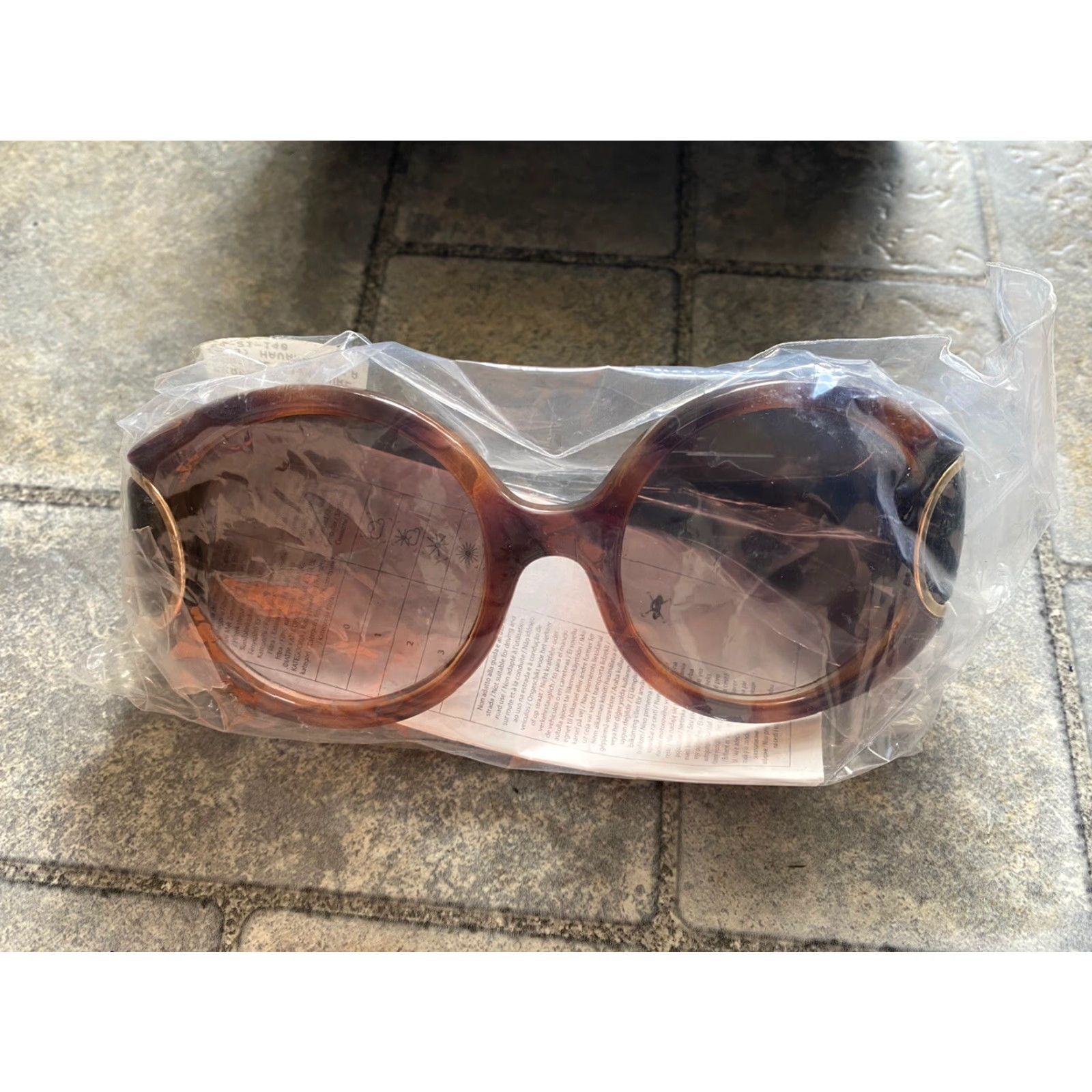 Salvatore Ferragamo VINTAGE Salvatore Ferragamo Signature Sunglasses SF811SL Women’s NWT Size ONE SIZE - 7 Thumbnail